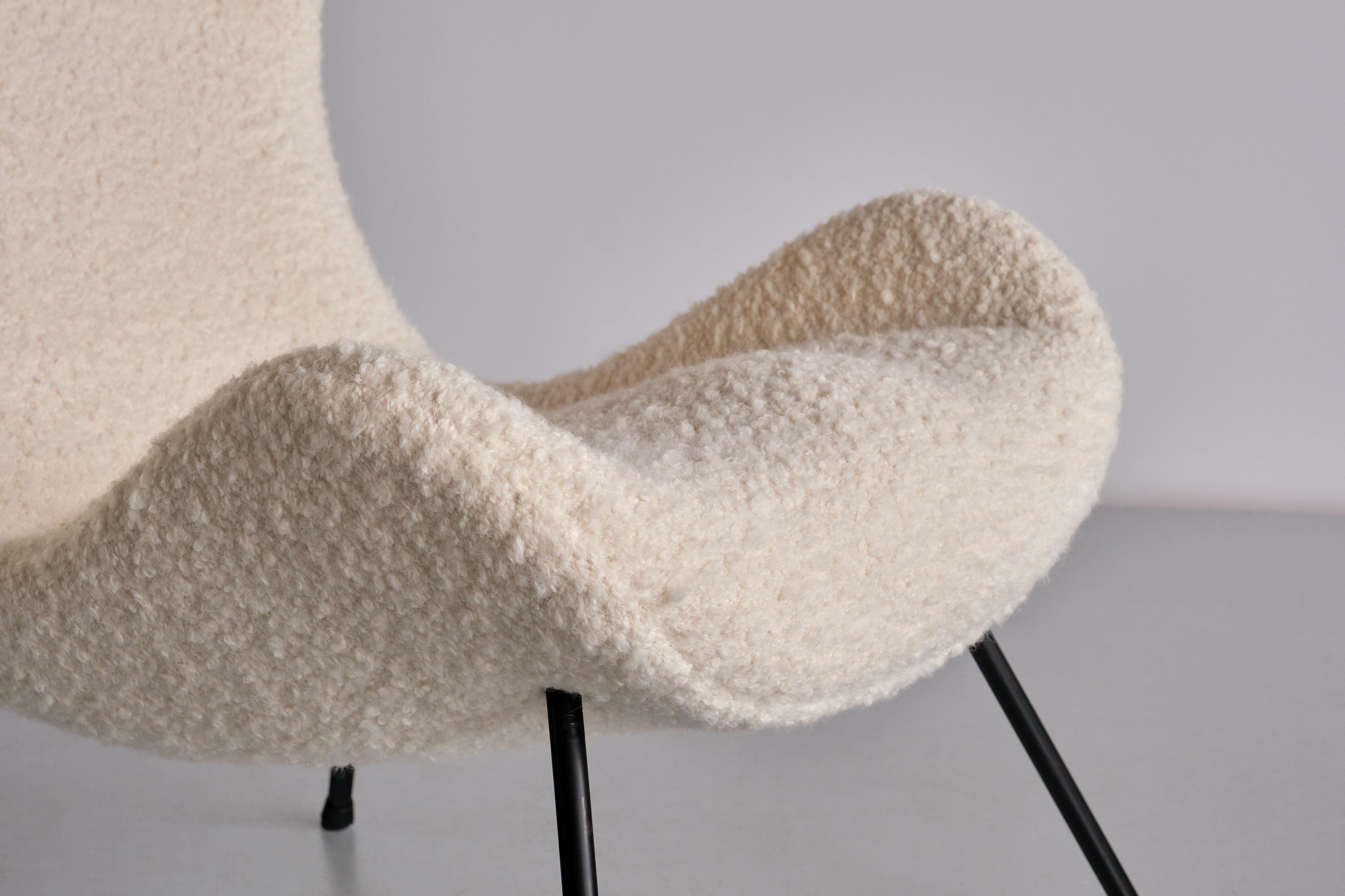 Mid-20th Century Fritz Neth 'Madame' Lounge Chair in White Nobilis Bouclé, Correcta Germany, 1958 For Sale