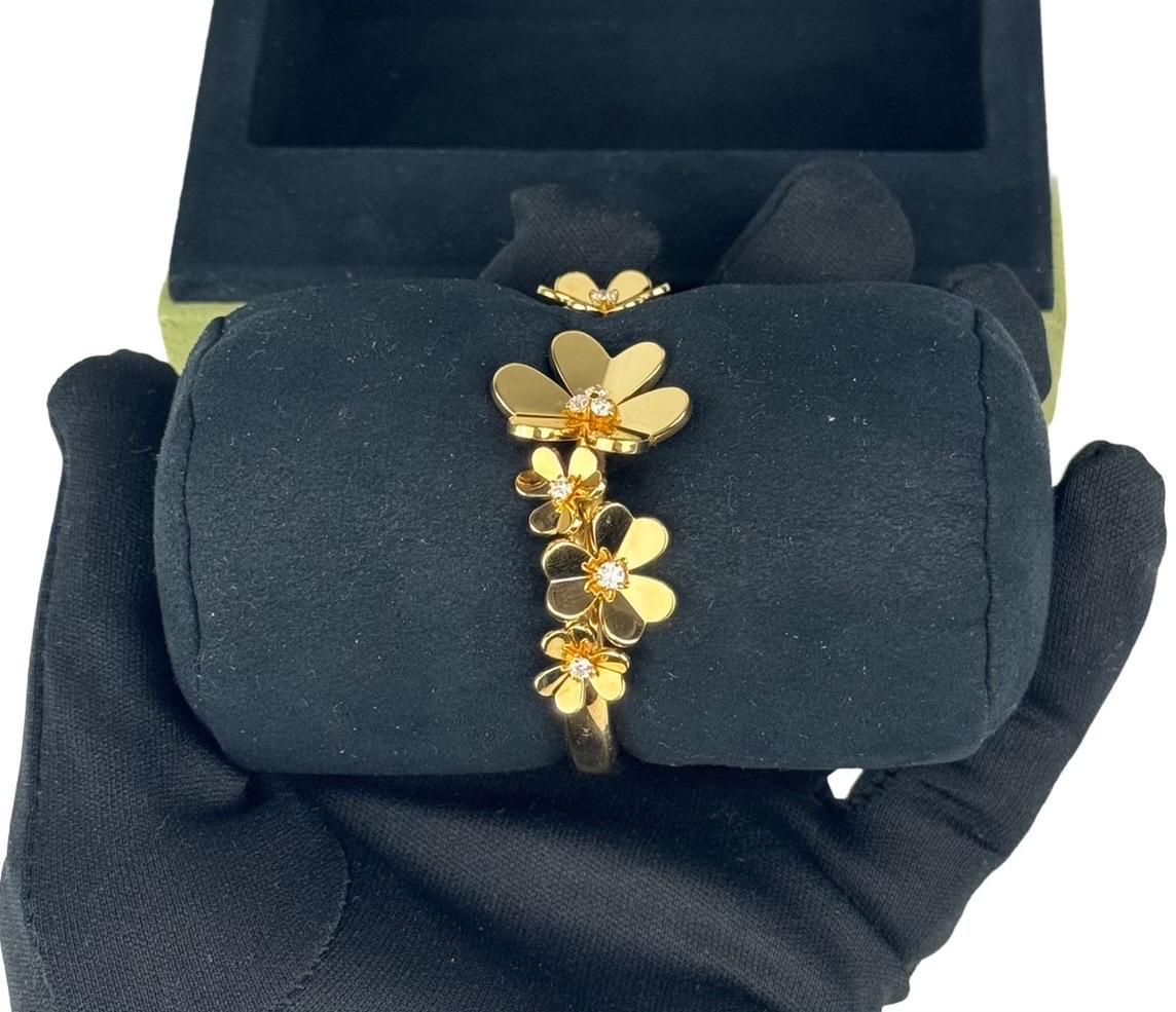 Taille ronde Bracelet Frivole, 7 fleurs, modèle moyen en or jaune 18 carats, diamants en vente
