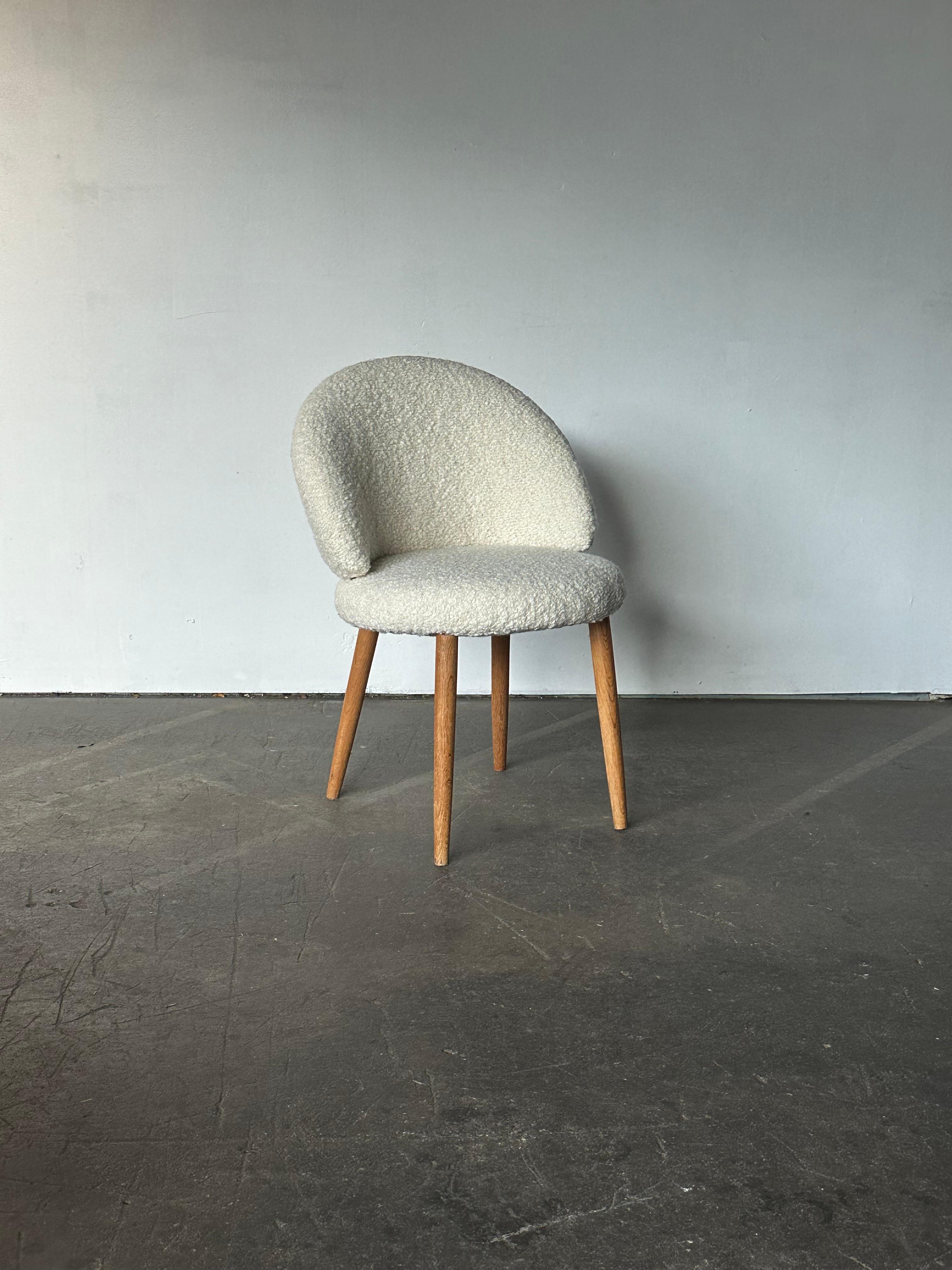 Frode Holm attr. Sedia Vanity in Boucle Avorio &New In condizioni buone in vendita a Brooklyn, NY