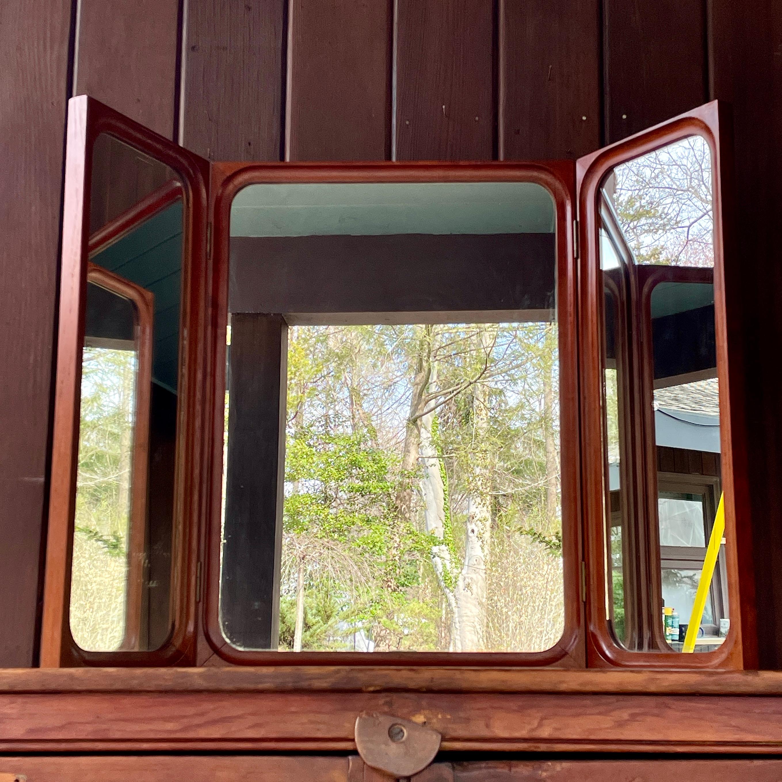 Scandinavo moderno Specchio pieghevole da parete o da tavolo Frode Holm Teak di Illums Bolighus Vintage Danish in vendita
