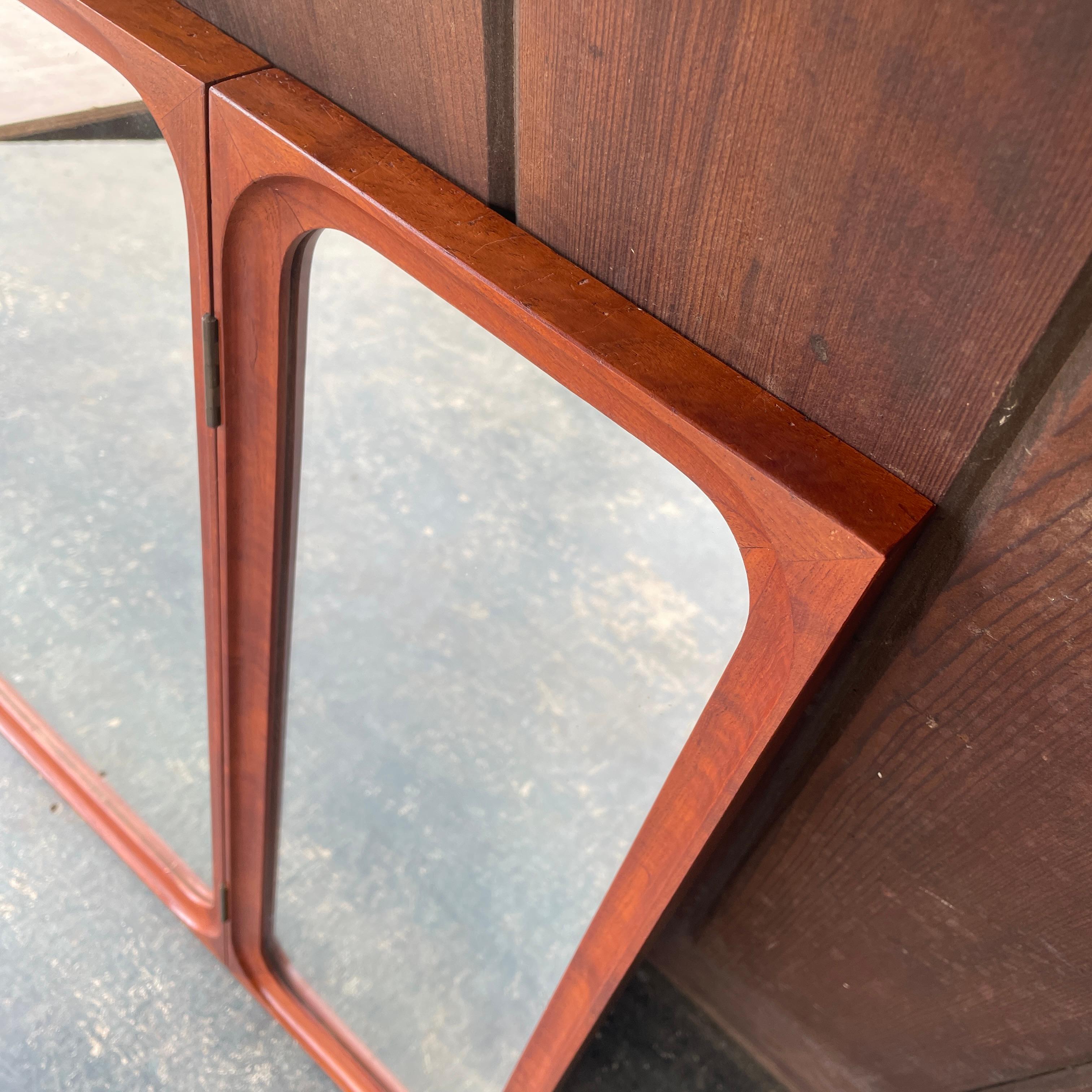 Specchio pieghevole da parete o da tavolo Frode Holm Teak di Illums Bolighus Vintage Danish In condizioni discrete in vendita a Hyattsville, MD