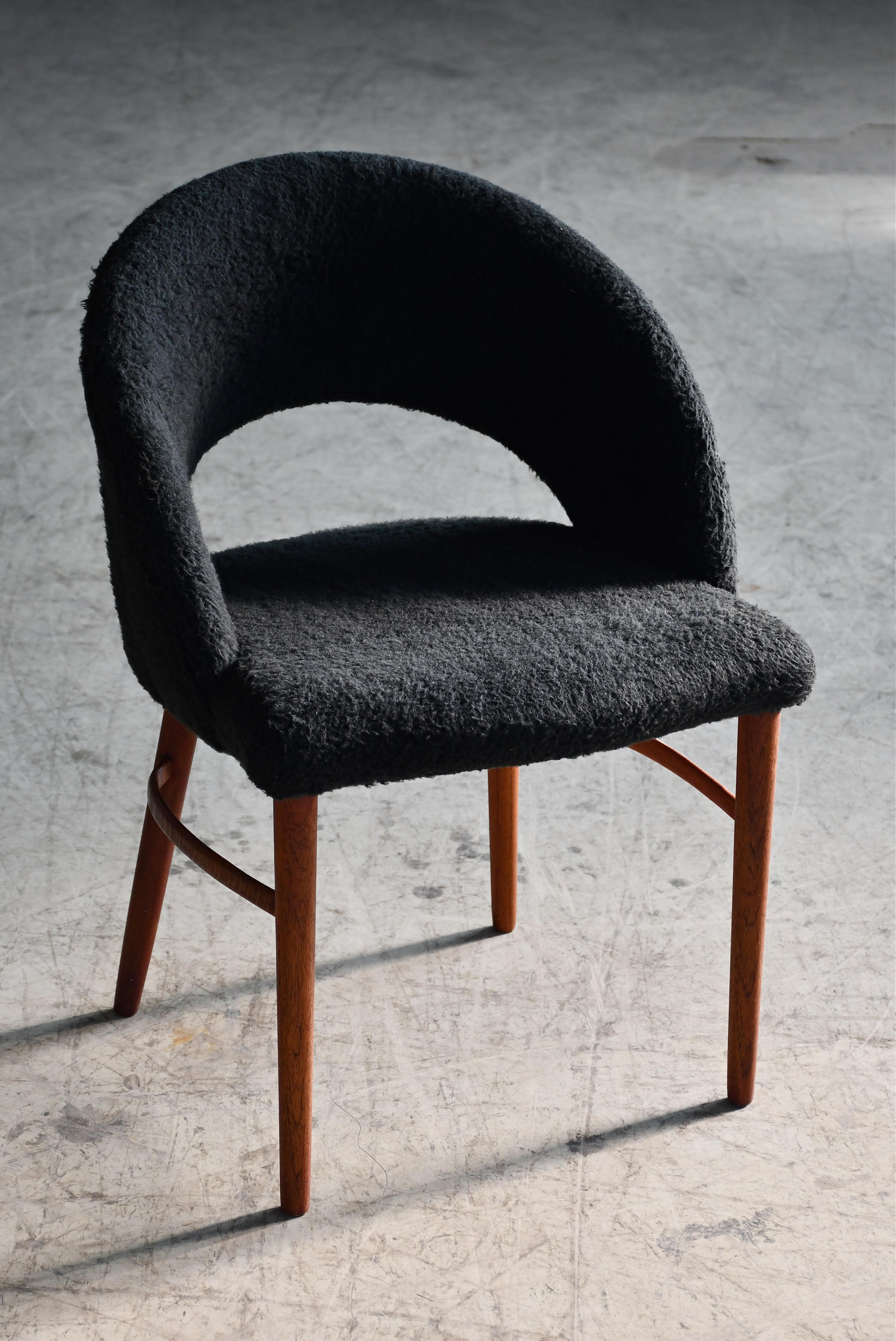 Wonderful vanity of dressing chair for the bedroom designed by Frode Holm in the 1950s for the high-end retailer Illum's in Copenhagen. The chair is comfortable and supportive with a curved backrest. The solid teak legs taper from the seat and are