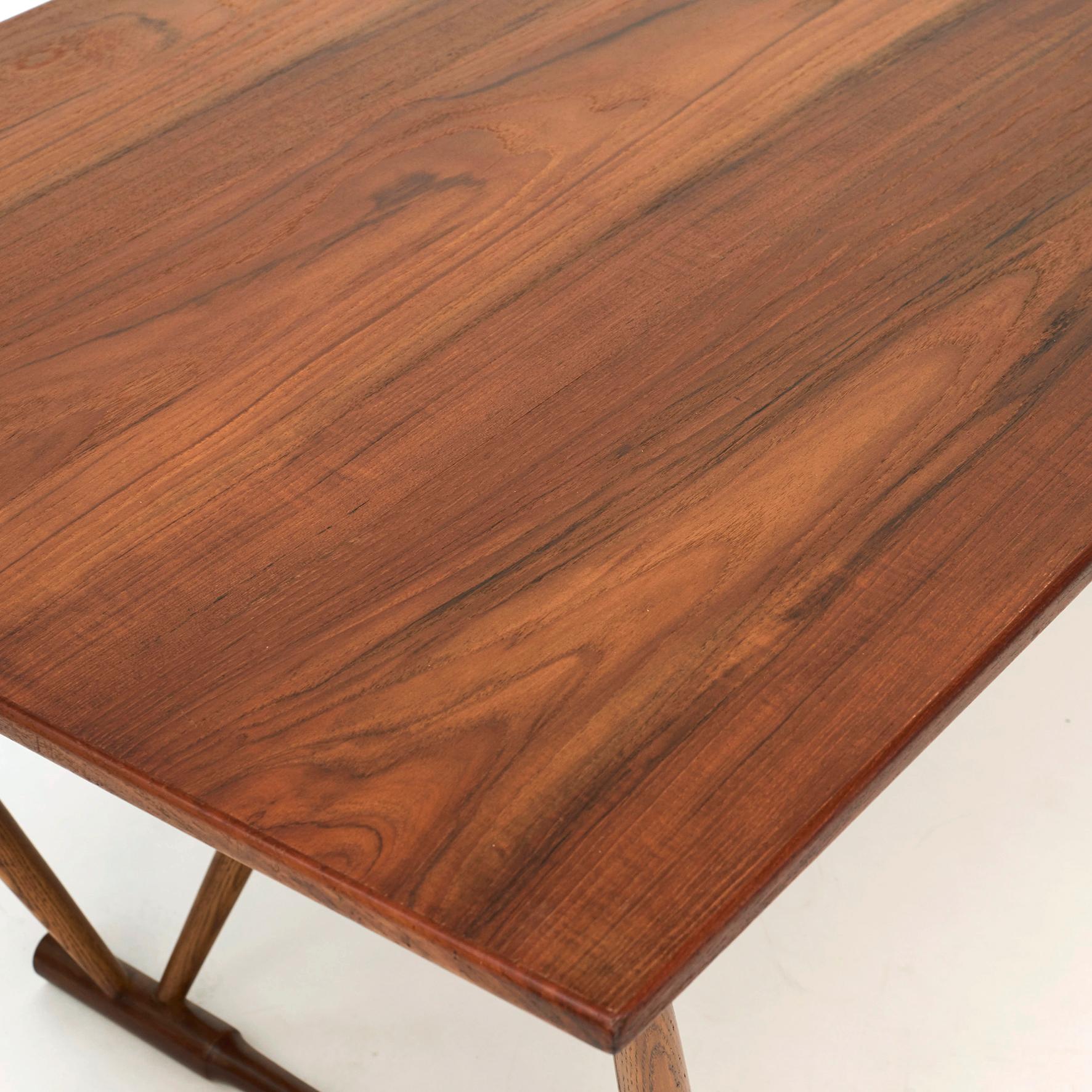 Frode Holm, Work Table in Solid Oak & Oak with Sculptural V-Shaped Frame In Good Condition In Kastrup, DK