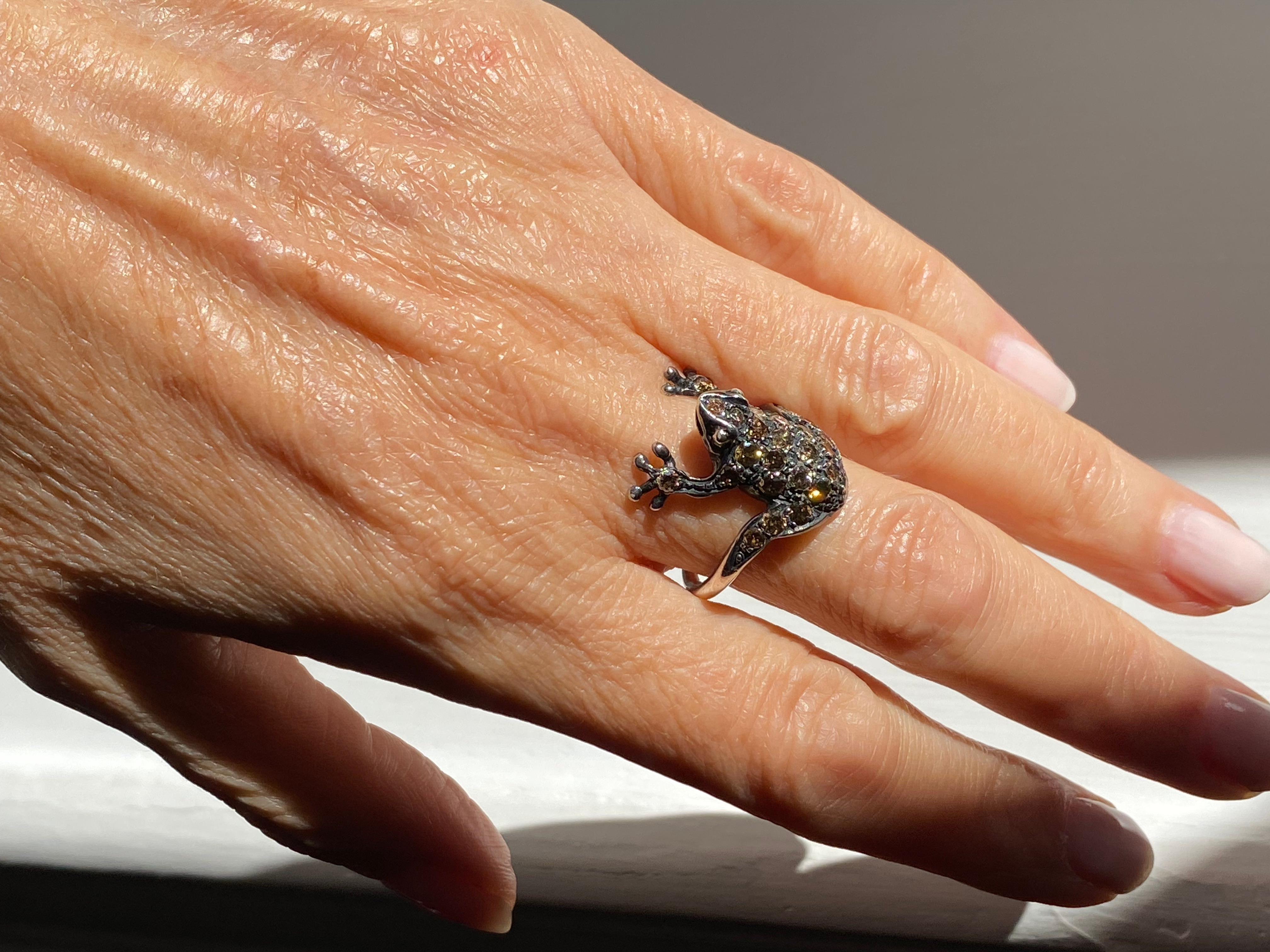 Women's  1.05 Karats Brown Diamonds 18 Karats White Gold Frog Contemporary Design Ring For Sale