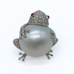 Frog Brooch in White Gold with Diamonds and Pearl