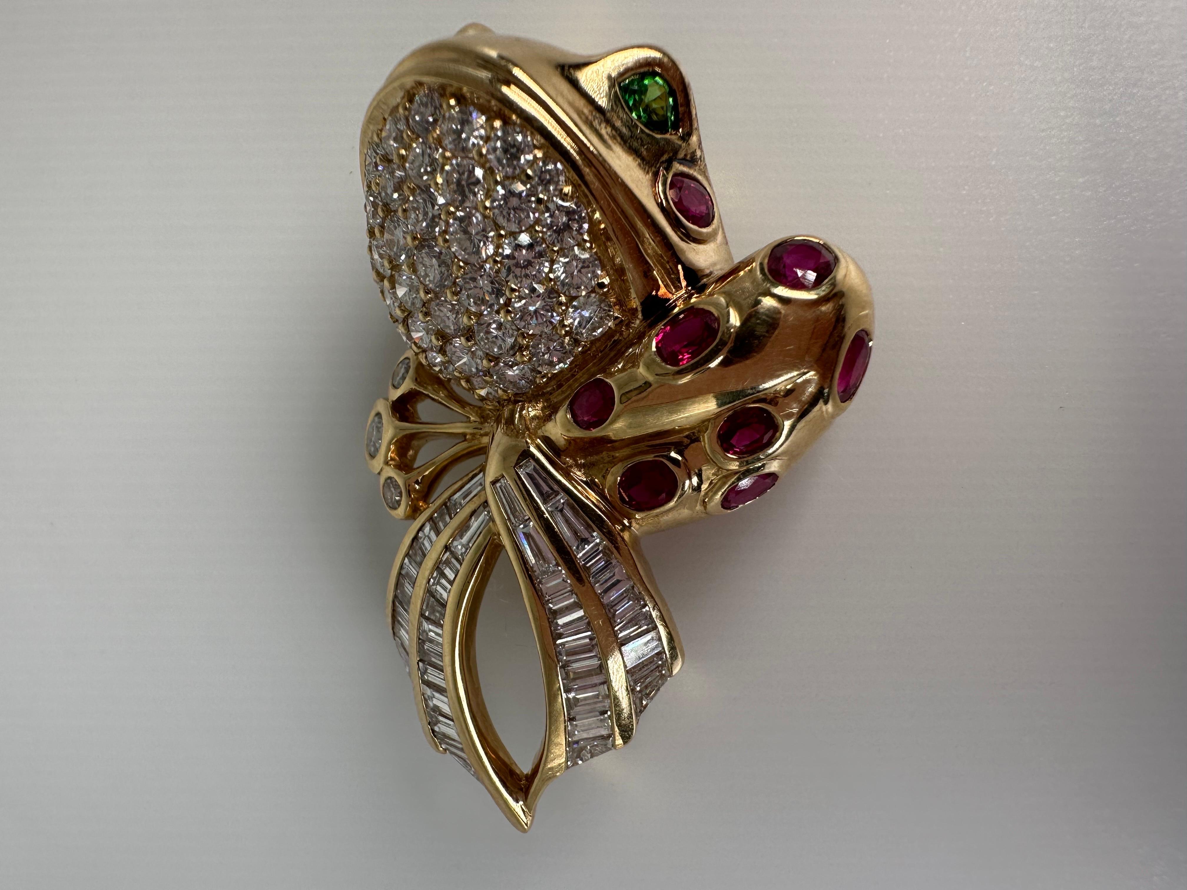 A frog pin in 18KT yellow gold made with natural diamonds, tsavorite and rubies.

METAL: 18KT
NATURAL DIAMOND(S)
Clarity/Color: VS/F-G
Cut: Round Brilliant
Carat:2c.15Ct
Grams:25.35
Item 18000014APOK


WHAT YOU GET AT STAMPAR JEWELERS:
Stampar