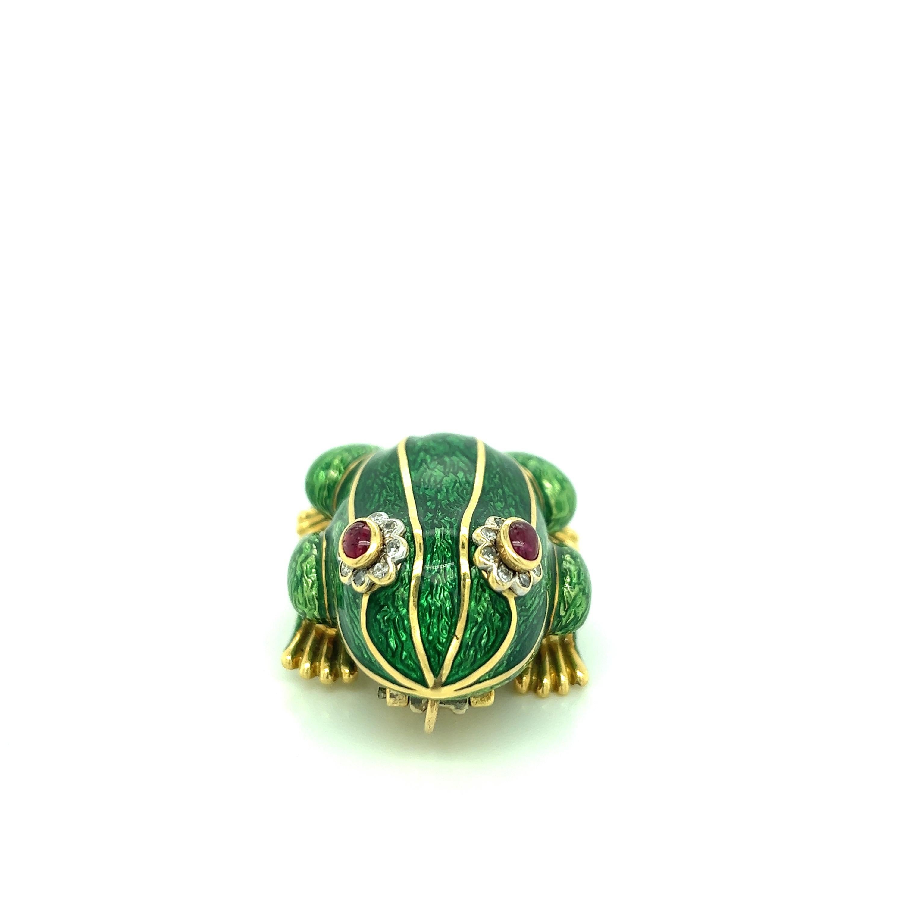 Frog Enamel Gold Brooch In Excellent Condition For Sale In New York, NY