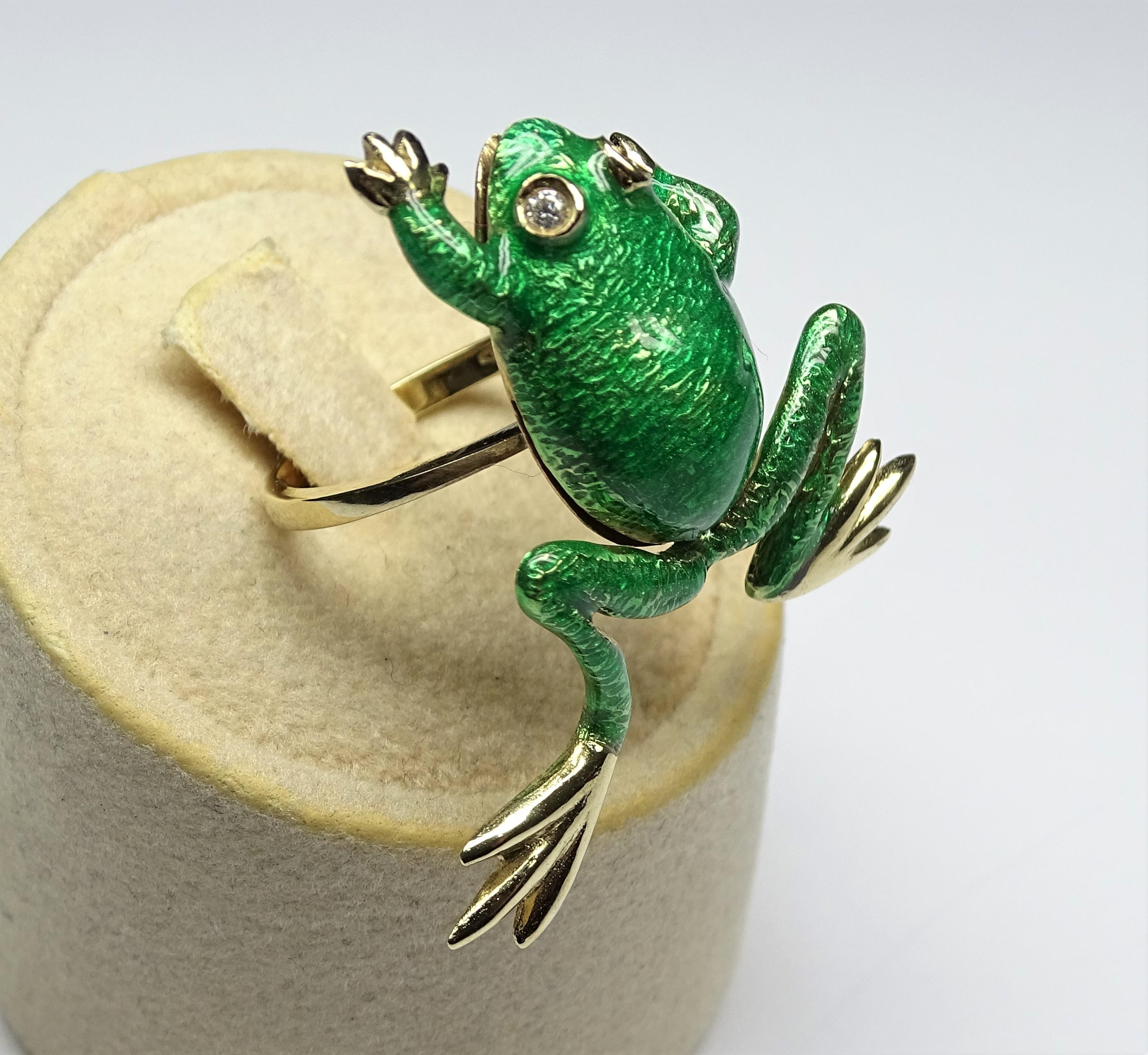 Round Cut Frog Green Enamel White Diamonds 14 Karat Yellow Gold Art Nouveau Ring For Sale