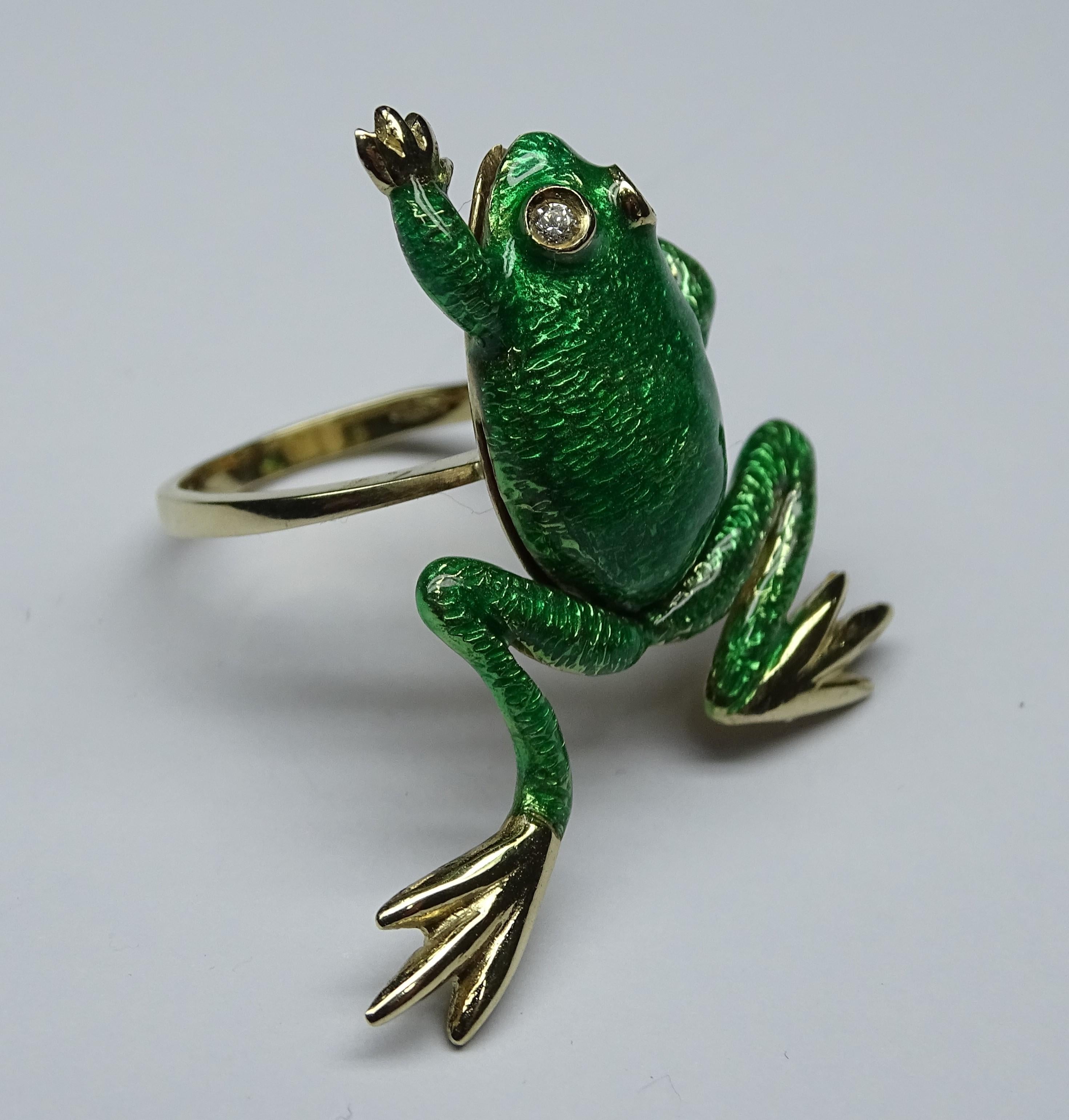 Frog Green Enamel White Diamonds 14 Karat Yellow Gold Art Nouveau Ring For Sale 1