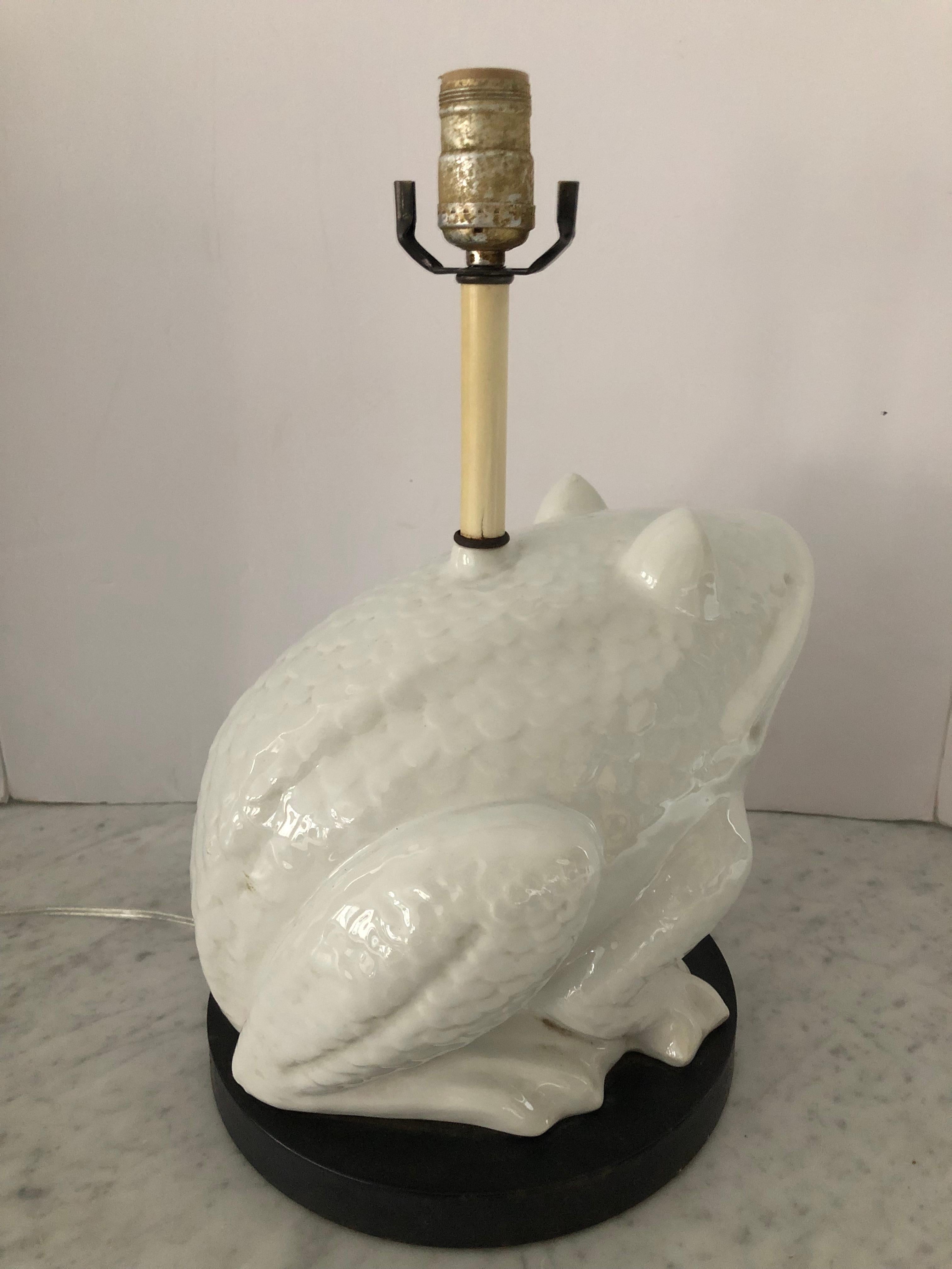 Frog Lover's Adorable White Ceramic Lamp In Excellent Condition In Hopewell, NJ
