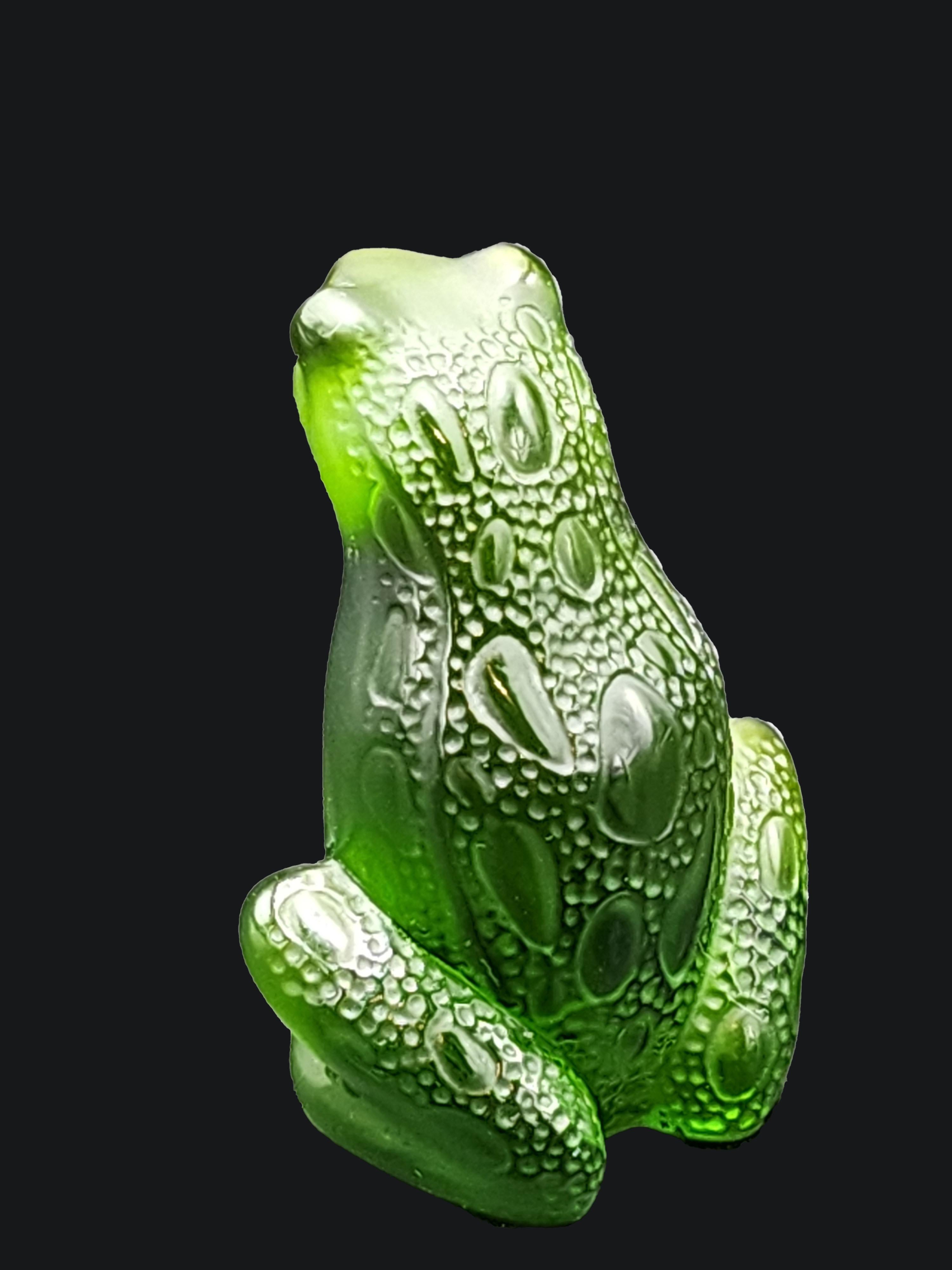 Hand-Crafted Frog model glass figure by Lalique from the 20th century