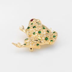 Broche pendentif grenouille vintage en or jaune 18 carats avec diamants pavés, émeraudes et rubis
