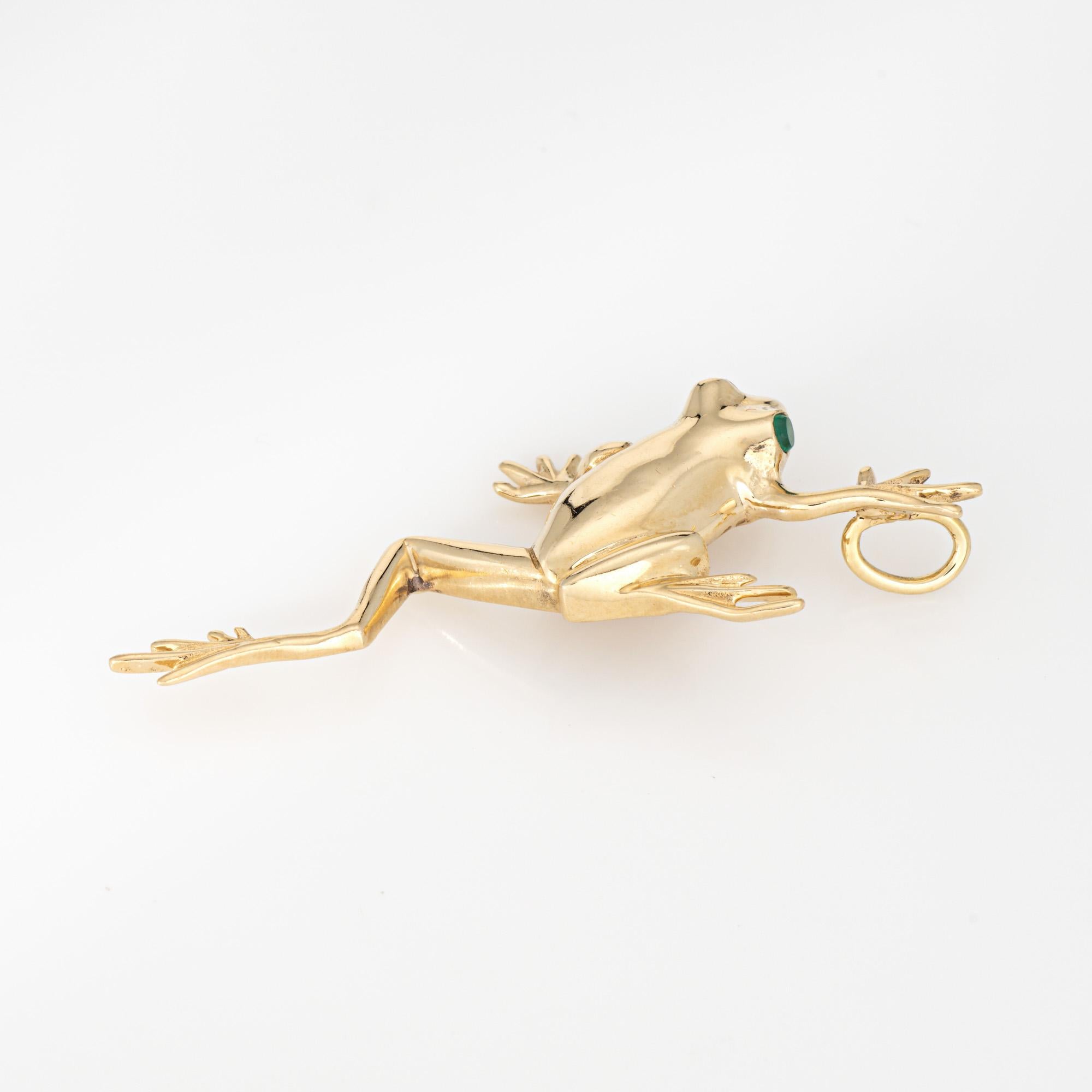 Moderne Pendentif grenouille vintage en or jaune 14 carats, yeux d'émeraude, ancienne propriété de joaillerie en vente