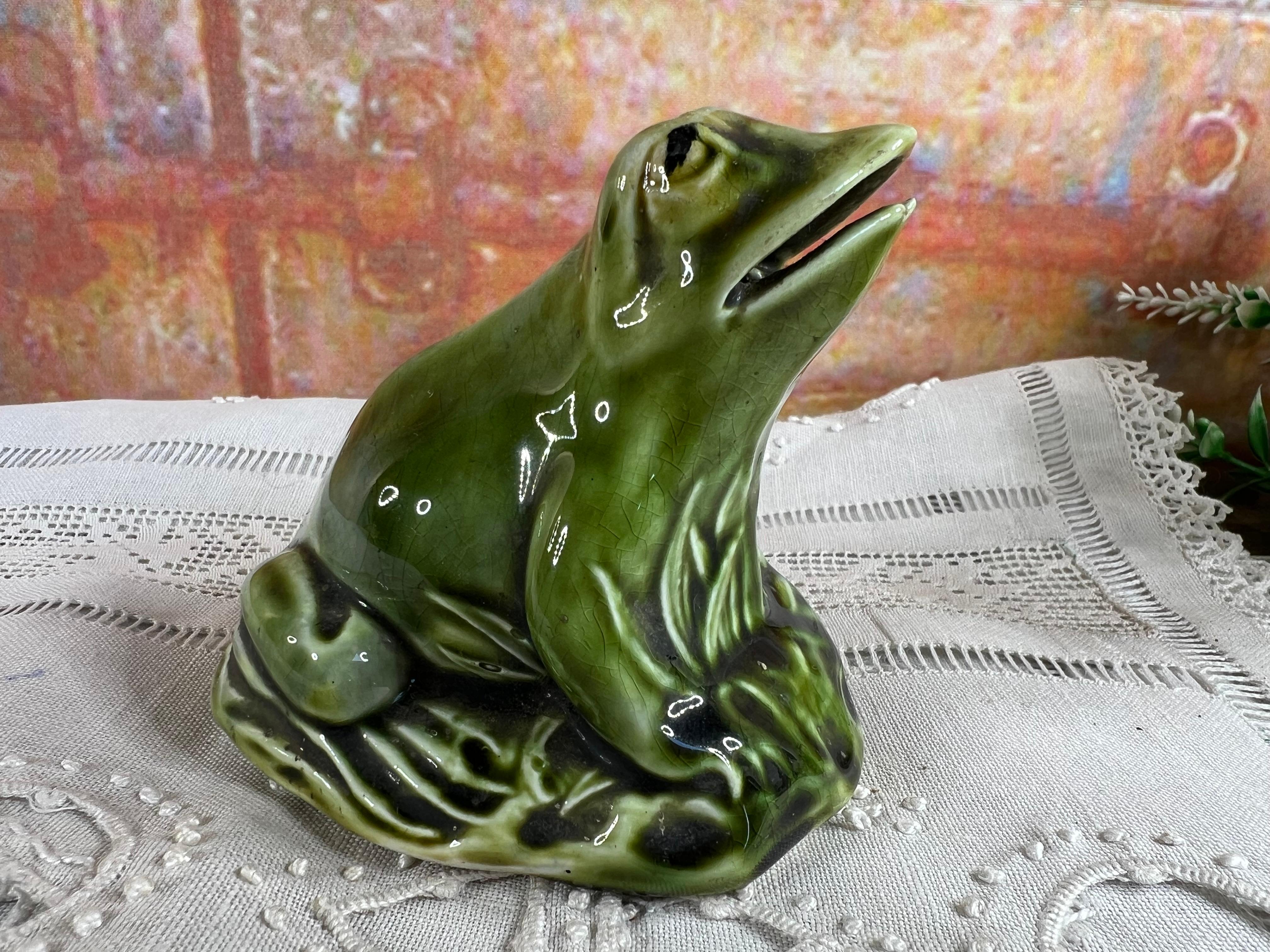 Discover this charming frog-shaped piggy bank, made in majolica by the renowned Onnaing pottery around 1900. This 