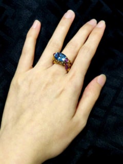 Anello in oro con diamante champagne Prince Diamond da 7,17 carati di topazio blu Pink Diamond