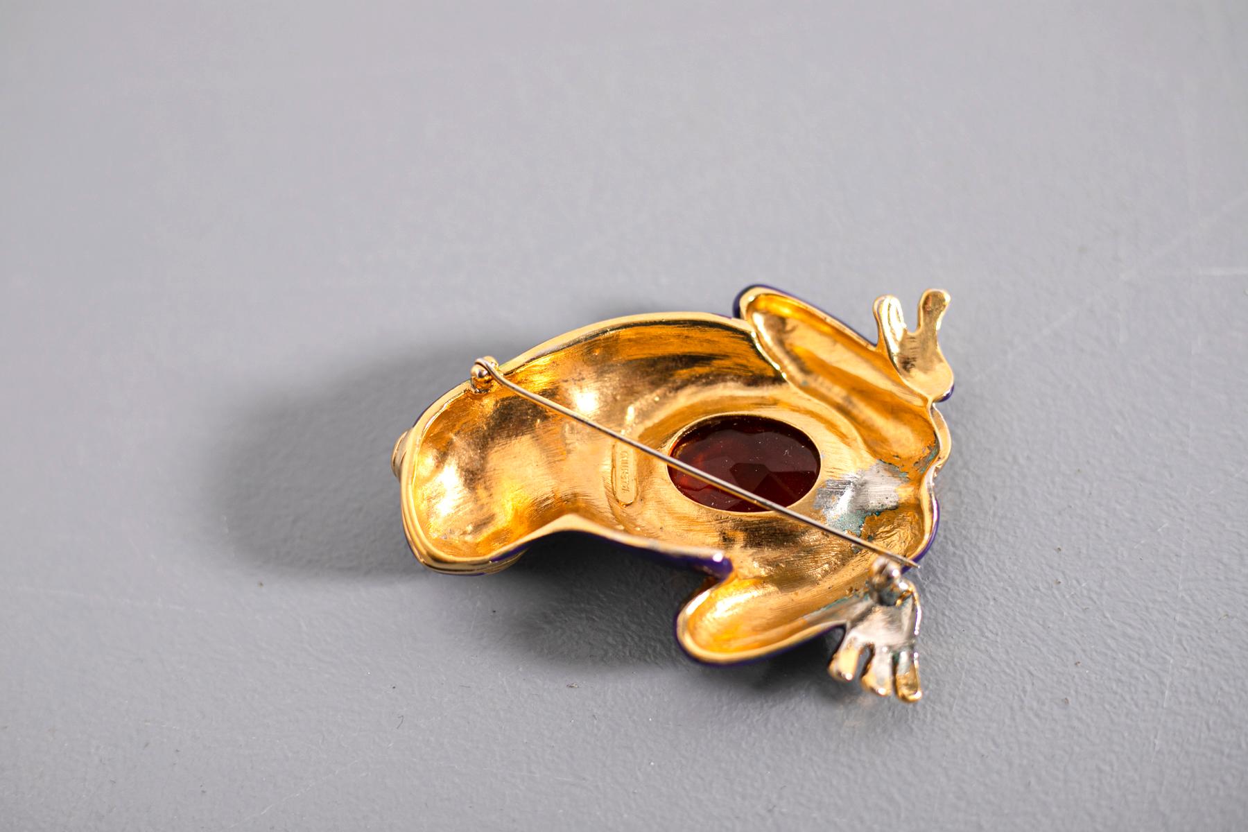 Moderne Valentino Broche en forme de grenouille en métal doré