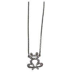 Halskette mit Anhänger, Frosch-Symbol Diamanten Halo-Motiv 18K Karat Weißgold