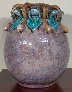 Vase en céramique à motif de grenouilles