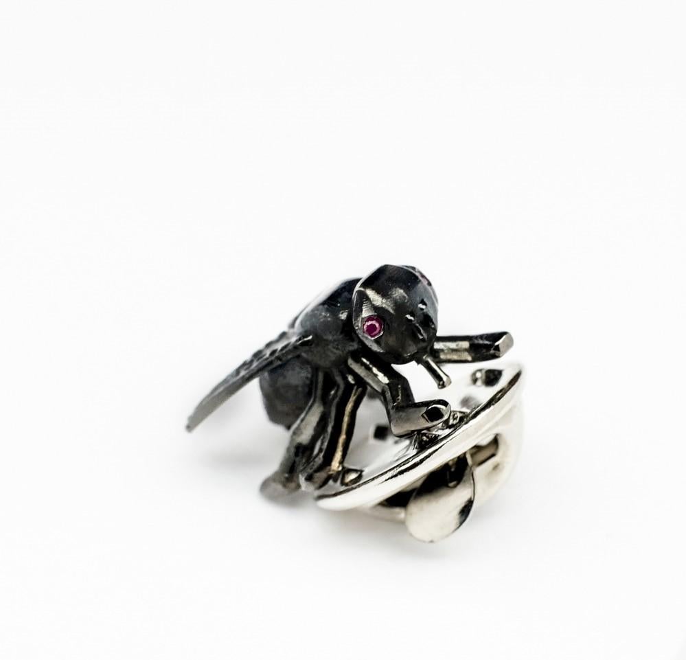 This unique realistic fly lapel-pin, is made of 18 carat gold and covered with black rhodium and 6 small rubies (3 of each side) to reflect the eyes.
This can be worn on a mans suit or on a women's dress, about 13.5mm in length.
1 piece only.
