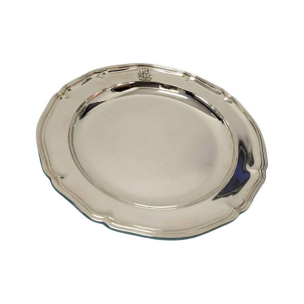 This beautifully handcrafted serving-plate made of 800/0 Silver in Münster, Germany by Jewellers Osthues, circa 1900 will be an eyecatcher on any festive table.
The elegant rim is „Dresden Baroque“ with a crown monogram.
Diameter: 35 cm / 13.78