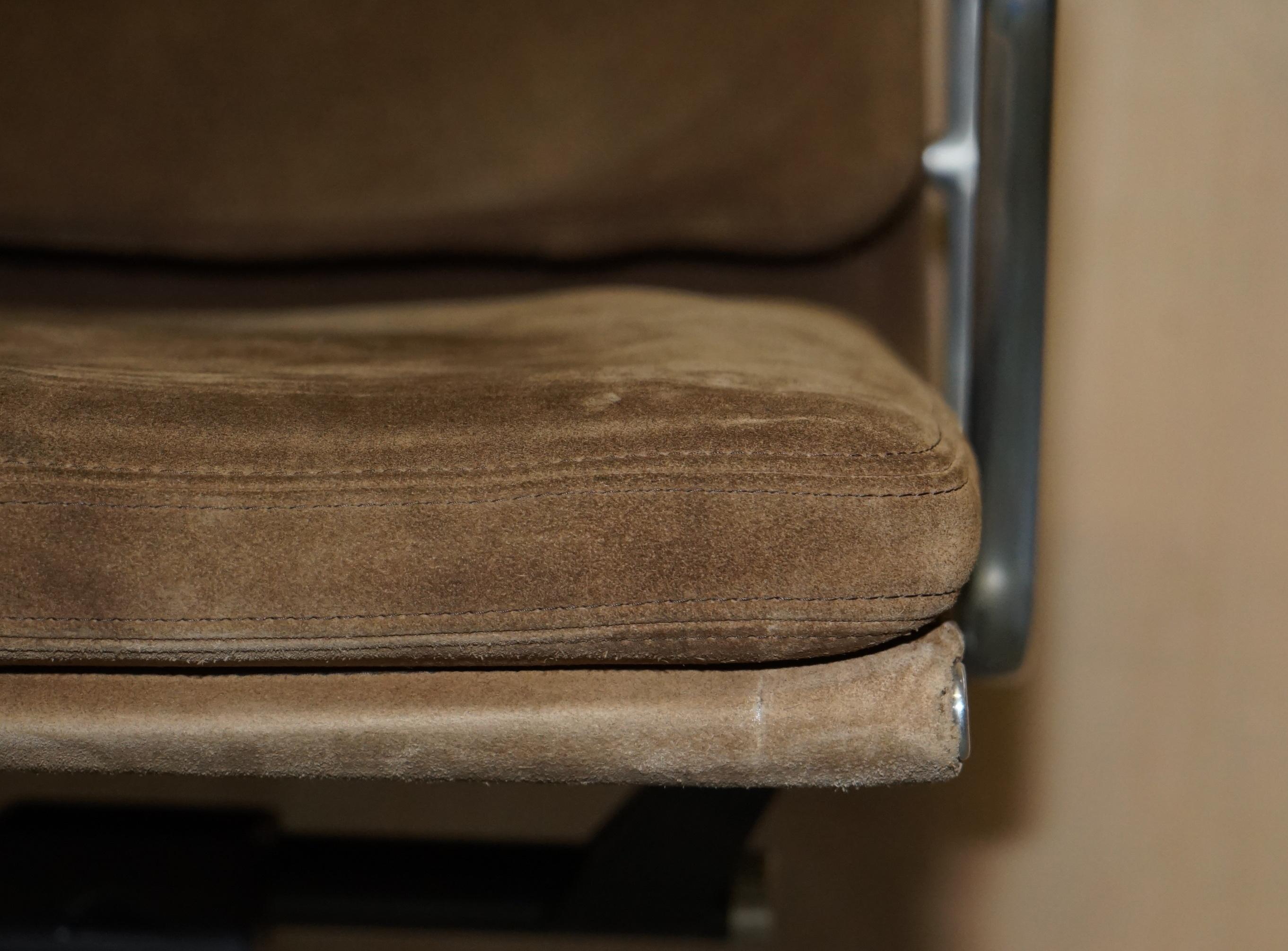 from Chanel Head Office Nyc Herman Miller Eames EA217 Suede Softpad Office Chair In Good Condition In West Sussex, Pulborough