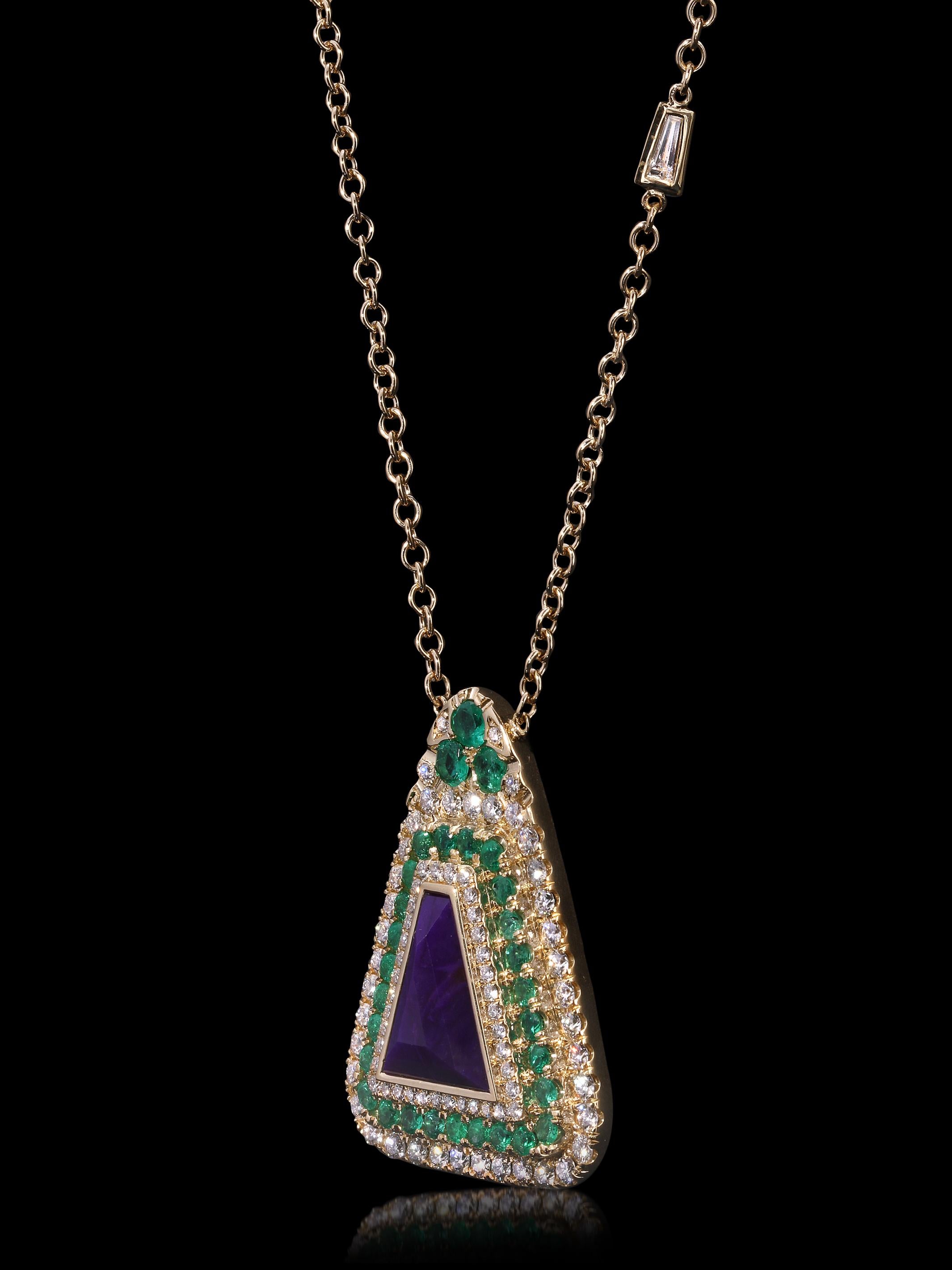 Taglio misto Dalla Colombia con amore ~ Sugilite, smeraldi e 1,34 carati di diamanti VS in oro 18k in vendita
