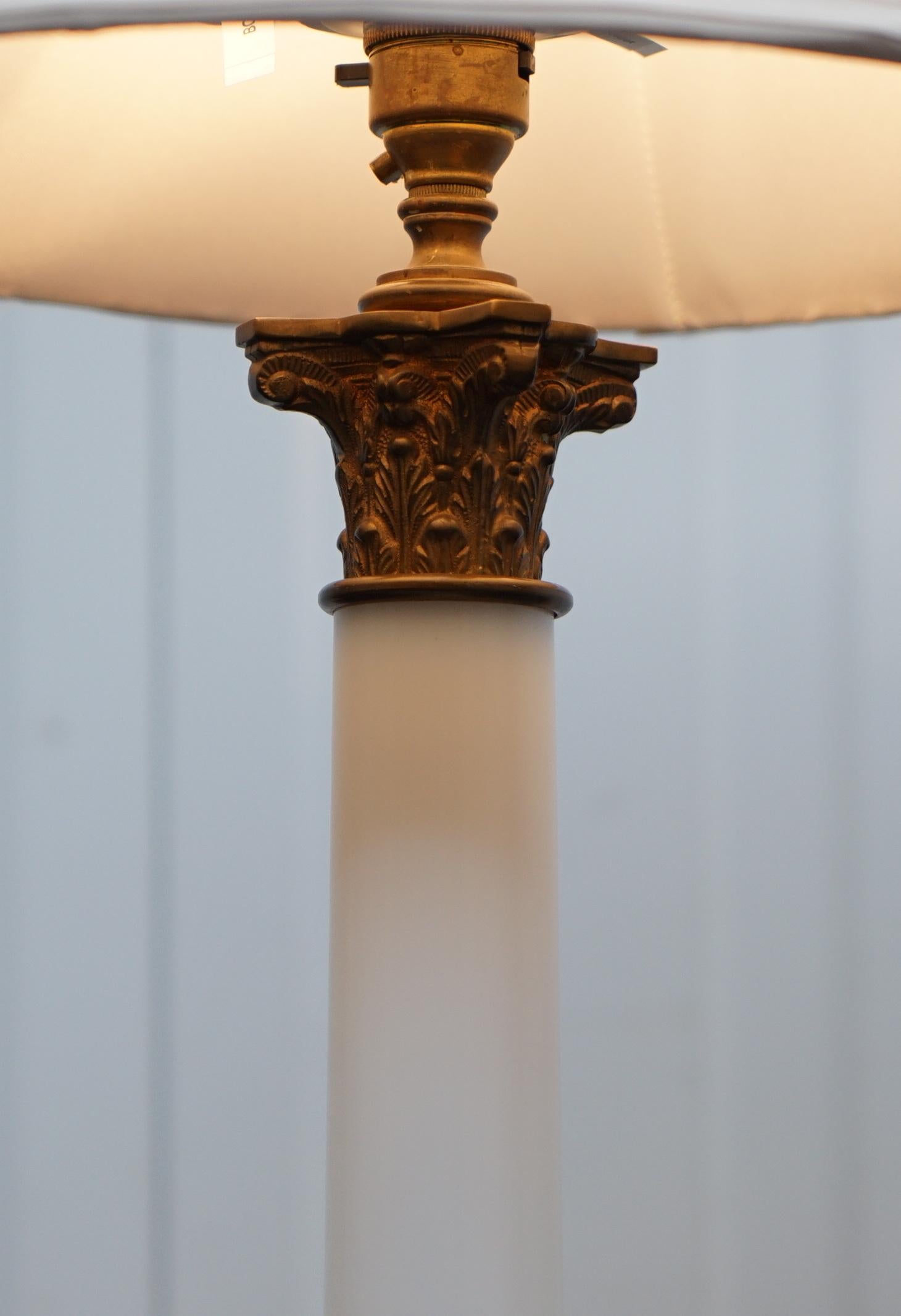 from Duke & Duchess Northumberland's Estate Sale Marble Corinthian Pillar Lamp (20. Jahrhundert)