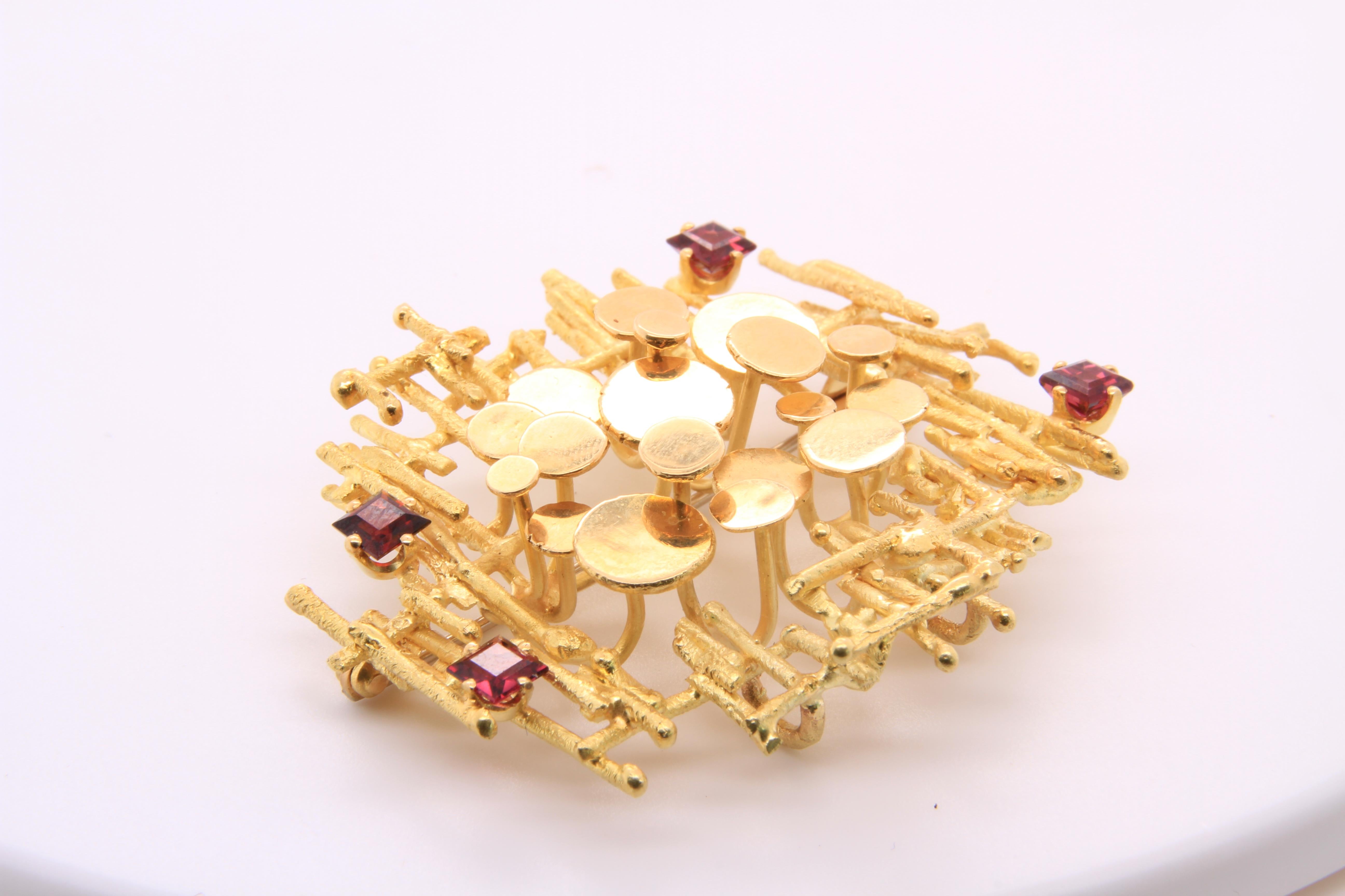 From Lucerne, Switzerland Vintage 18K Yellow Gold and Garnet Contemporary Brooch 8