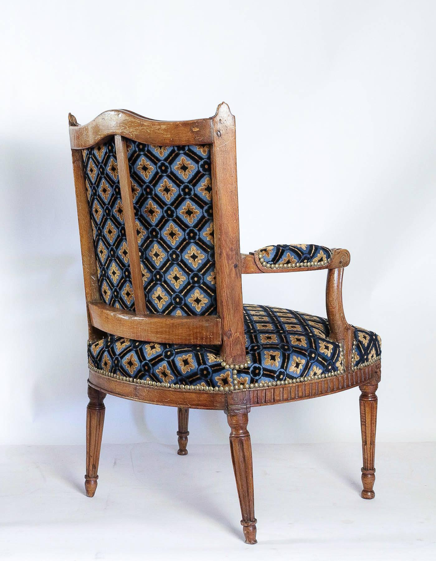 From Provence Fantastic Pair of Armchairs in Hand Carved Walnut For Sale 3