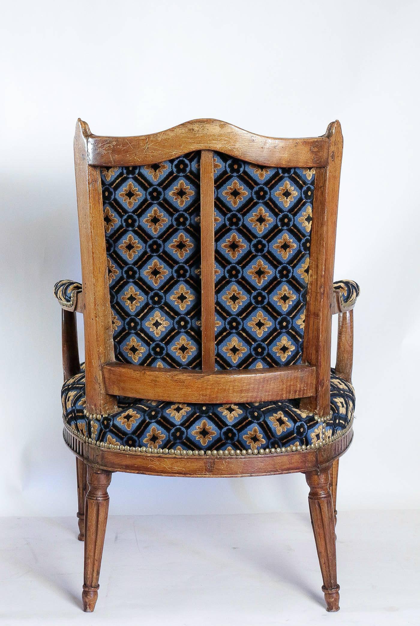 From Provence Fantastic Pair of Armchairs in Hand Carved Walnut For Sale 4