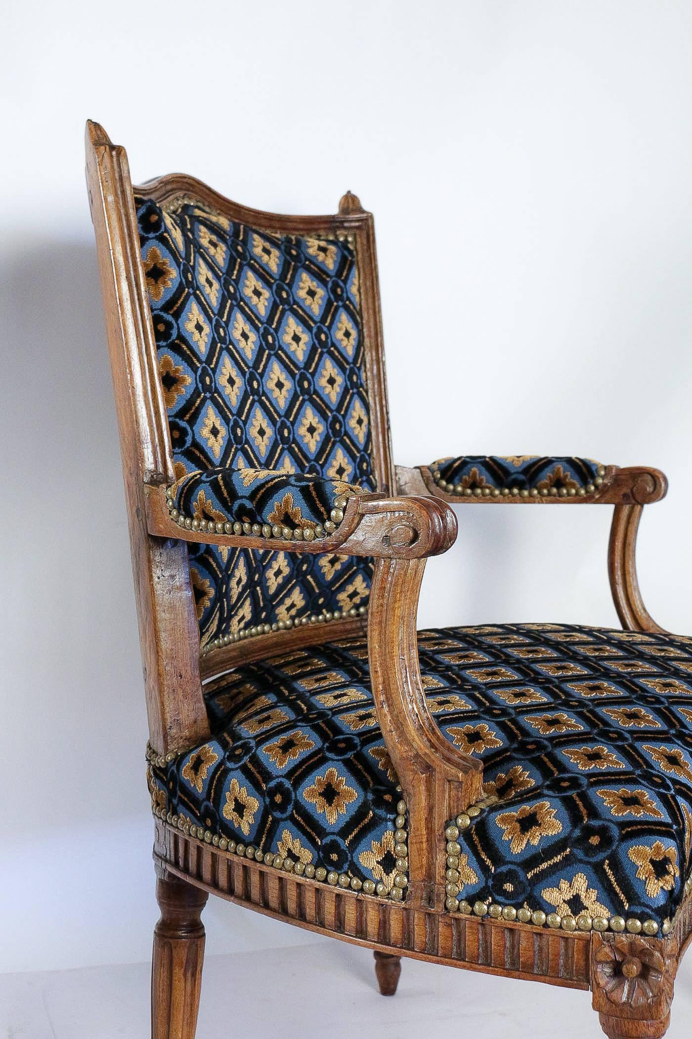 18th Century From Provence Fantastic Pair of Armchairs in Hand Carved Walnut For Sale