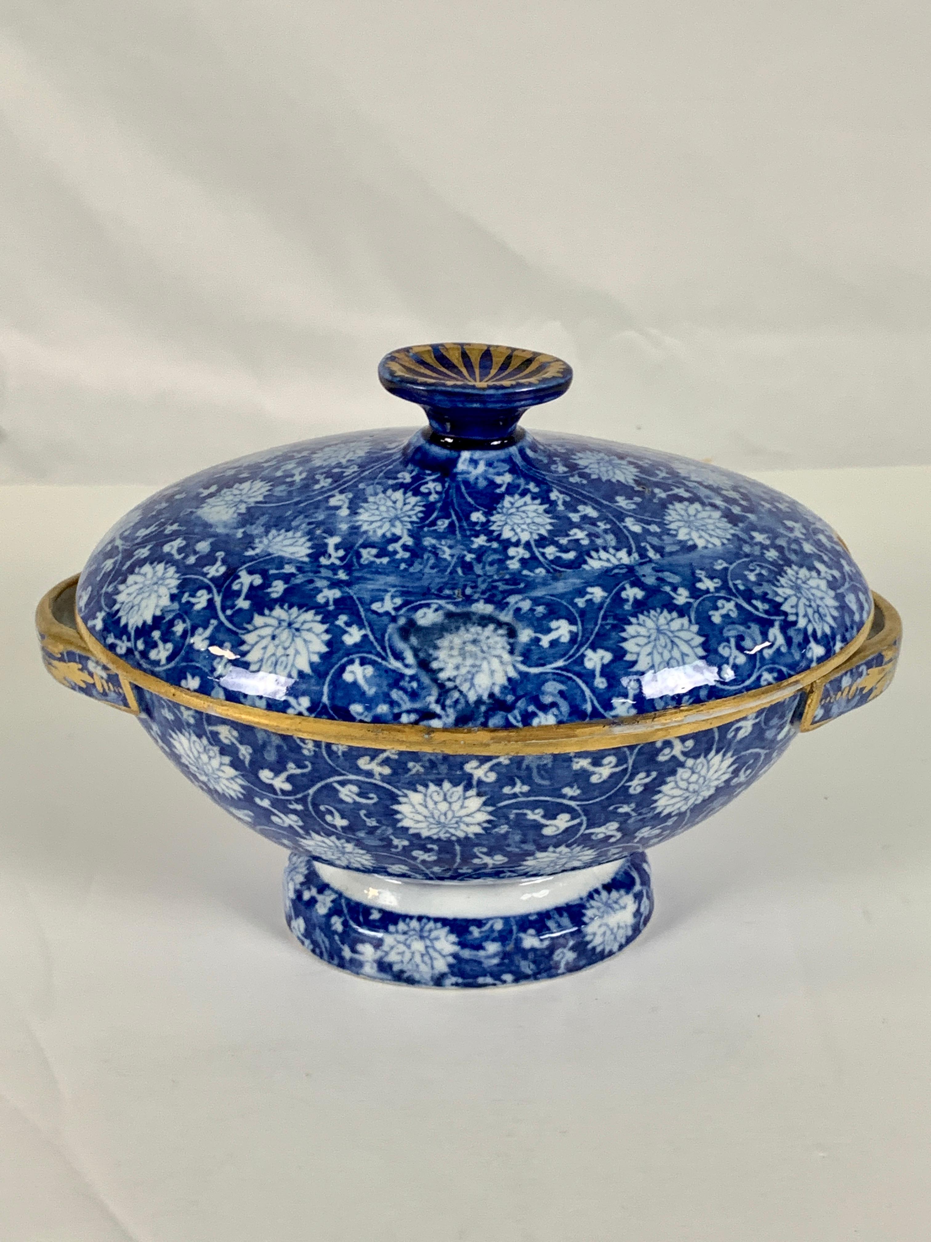From the Collection of Mario Buatta a Blue and White Small Tureen In Excellent Condition In Katonah, NY