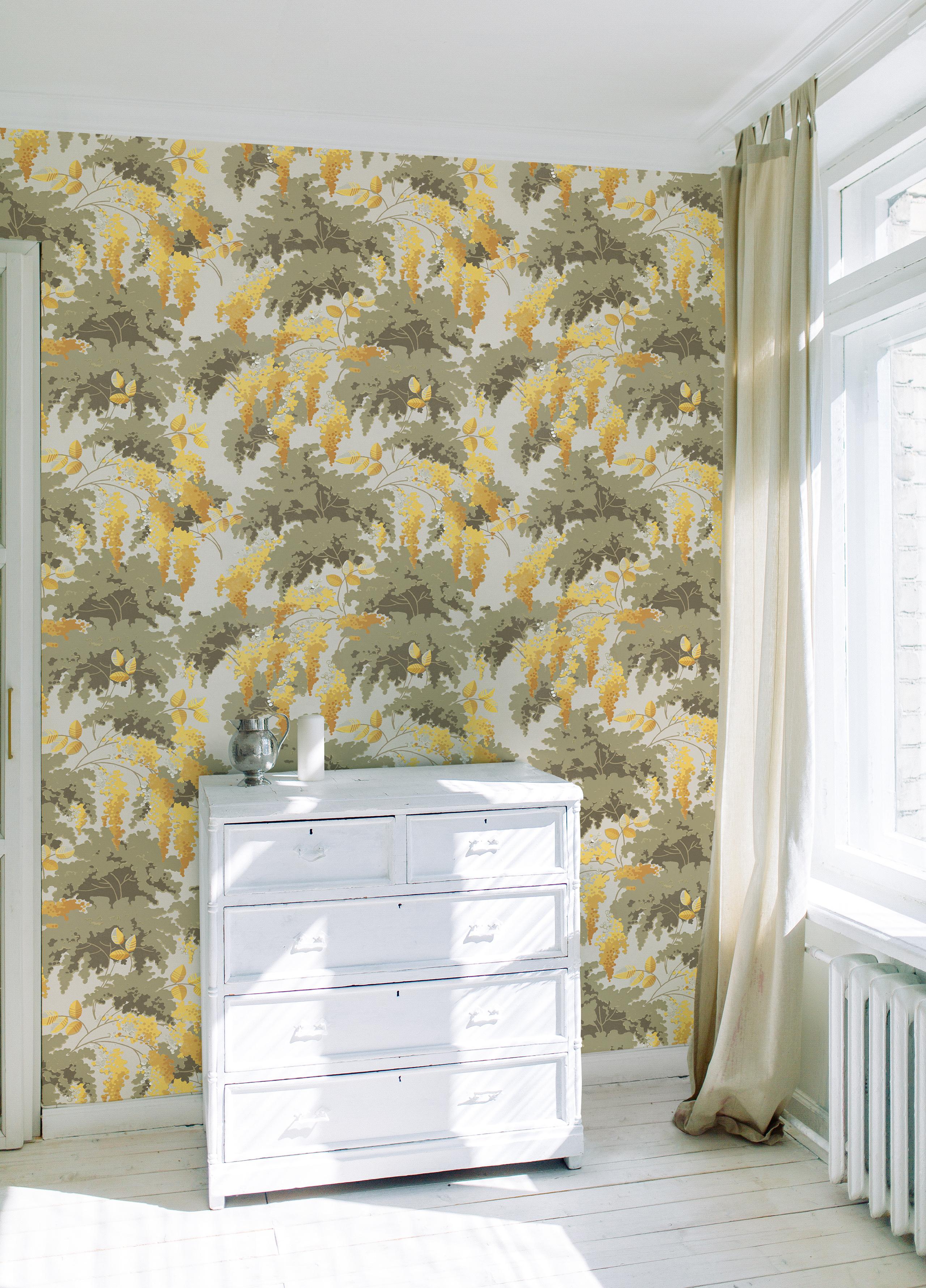 This spectacular plant wallpaper is inspired by an original Isidore Leroy design from the 1930s.
The play of light and shadow in the leaves contrasts with the colourful touches of the large flowers. This decoration also highlights the symmetry of a