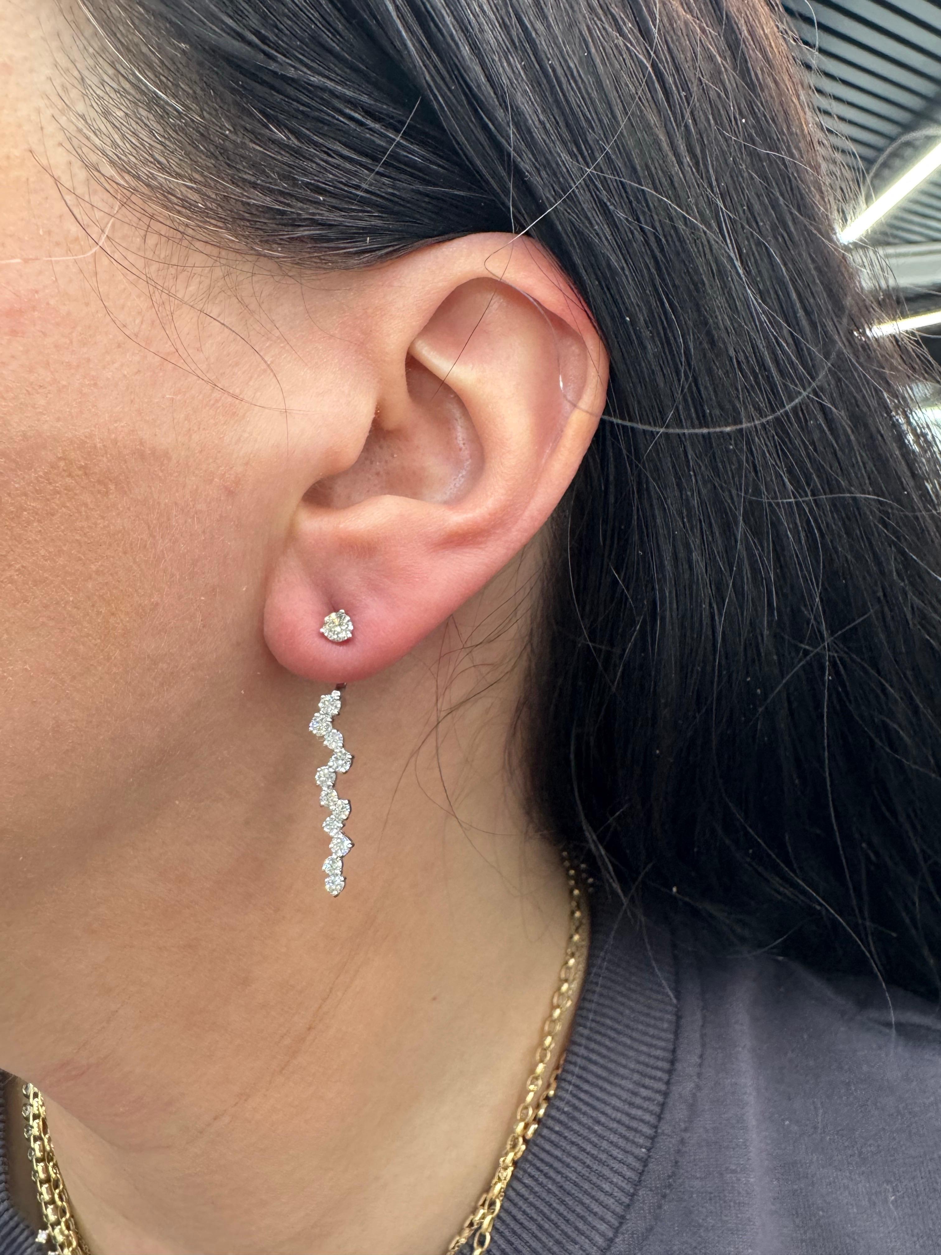 Front & Back Diamond Zig-Zag Drop Earrings 1.30 Carats 14 Karat White Gold en Nuevo estado para la venta en New York, NY