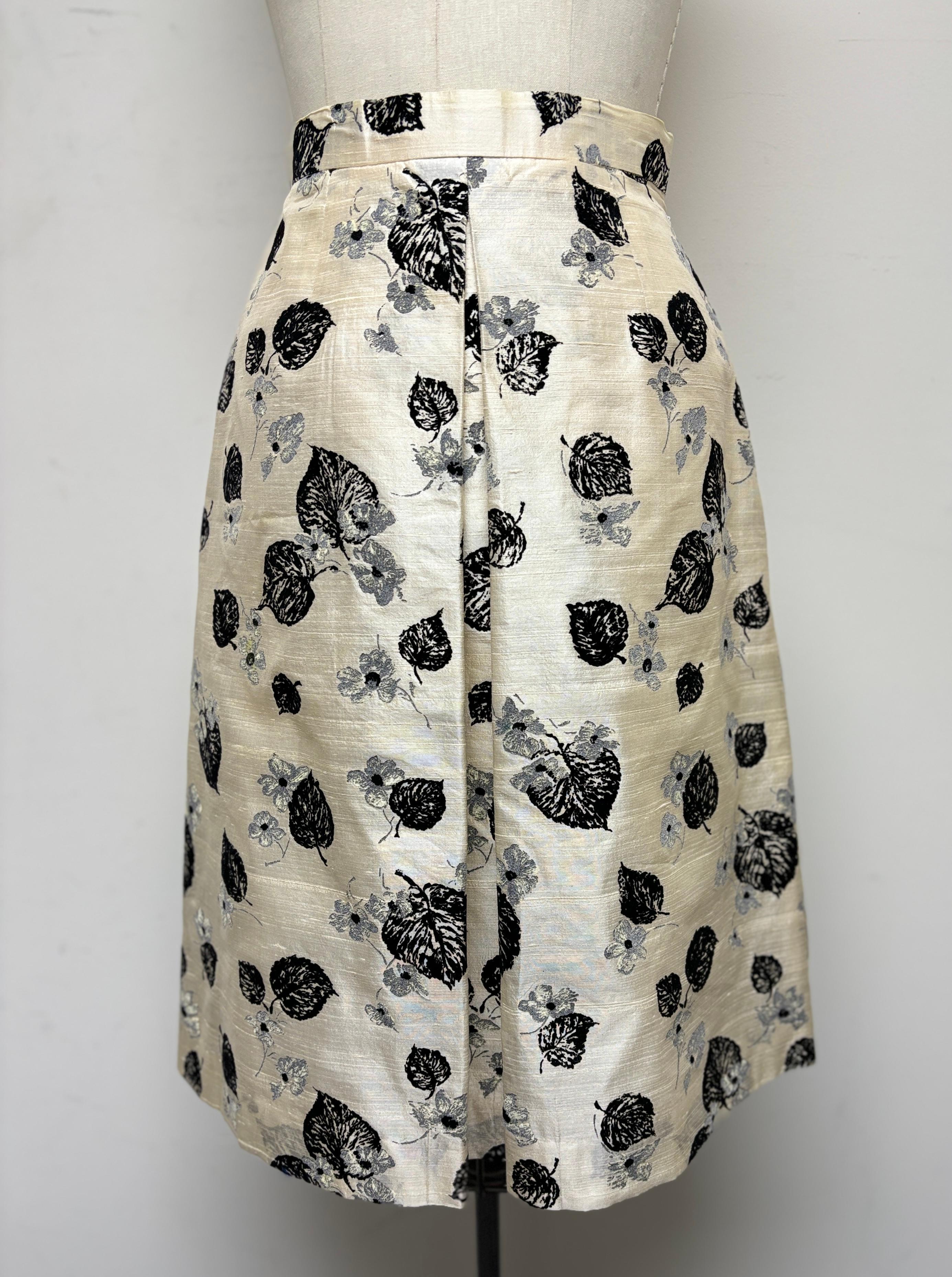 A charming pleat front skirt in fabulous vintage textile... pearl Shantung with black and grey floral print. The beauty of this skirt is the pre-digital technique: roller printing. A truly unique and rare find to be fully enjoyed. It can be paired