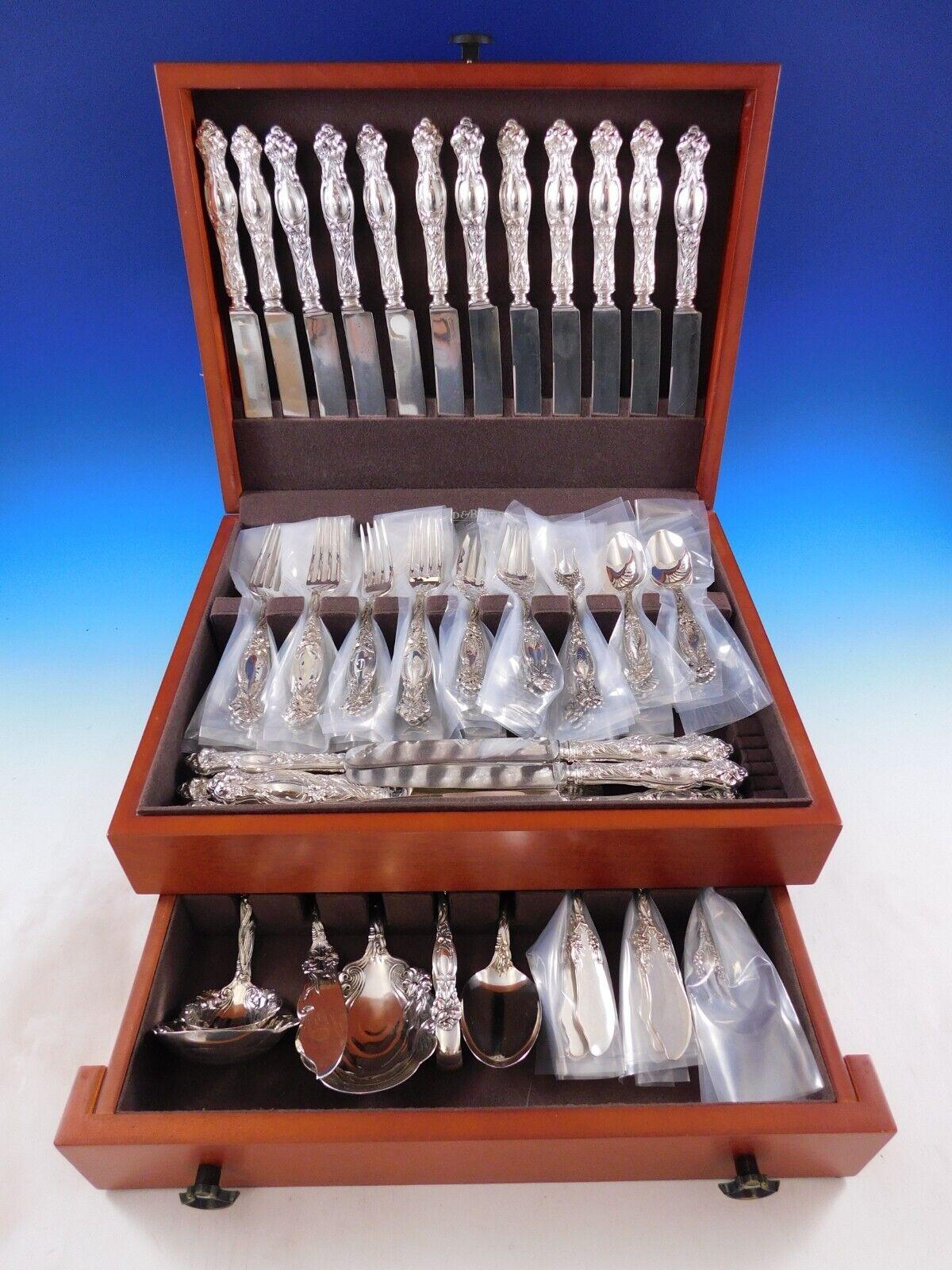 Gorgeous Dinner & Luncheon Size Fontaine by International sterling silver Flatware set - 102 pieces. This set includes:

12 Dinner Size Knives, 9 5/8