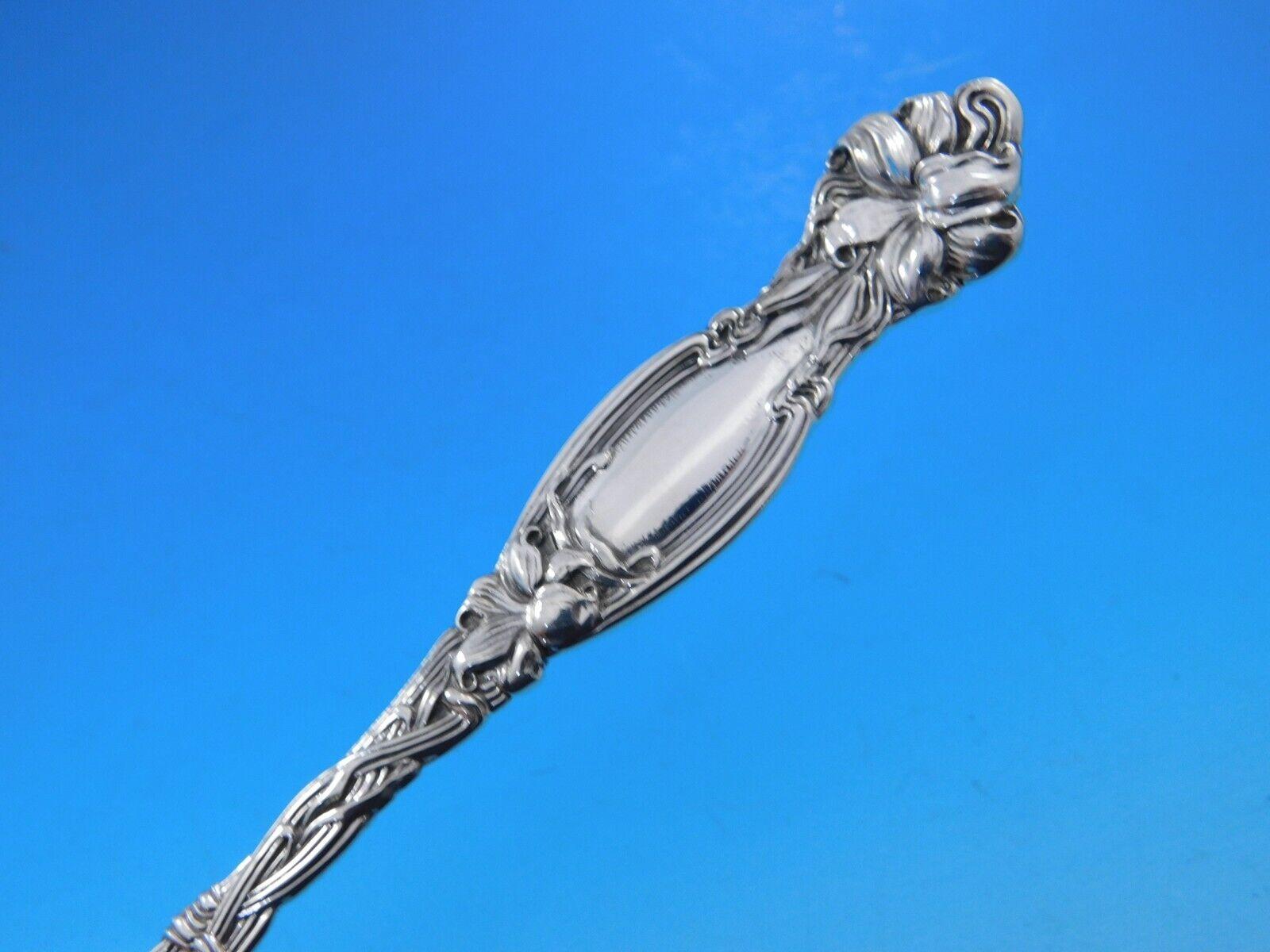 Frontenac by International sterling silver Flatware set - 55 pieces. This pattern was introduced in the year 1903 and features beautiful Art Nouveau lily flowers with leaf detailing that flows down the handle. This set includes:

12 Regular Knives