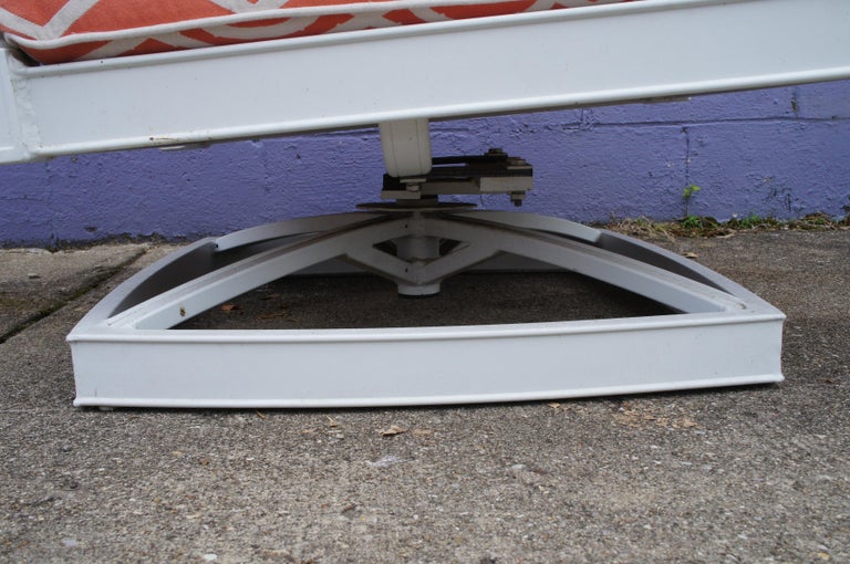 Frontgate Aluminum Glen Isle Swivel Lounge Cushion Chair Geometric Peach 48012 For Sale at