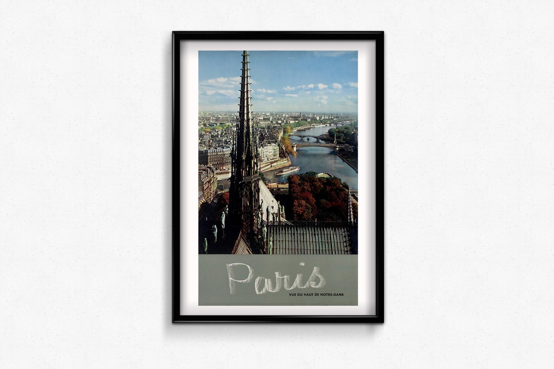 Poster di viaggio del 1960 fotografato da Fronval - Paris vu du haut de Notre-Dame in vendita 1