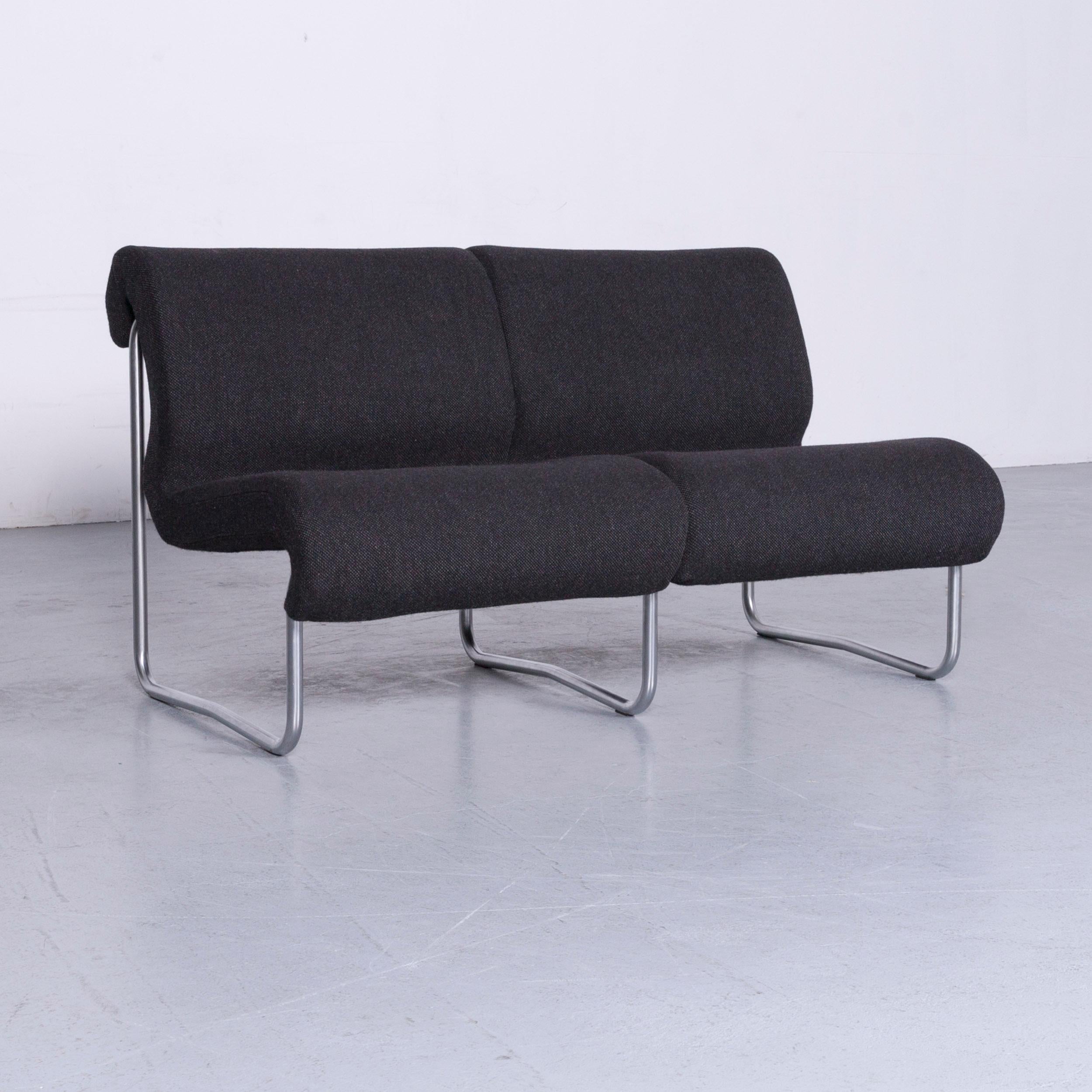 Grey colored original Fröscher Sitform designer sofa, designed by Jürgen Lange, in a minimalistic and modern design.