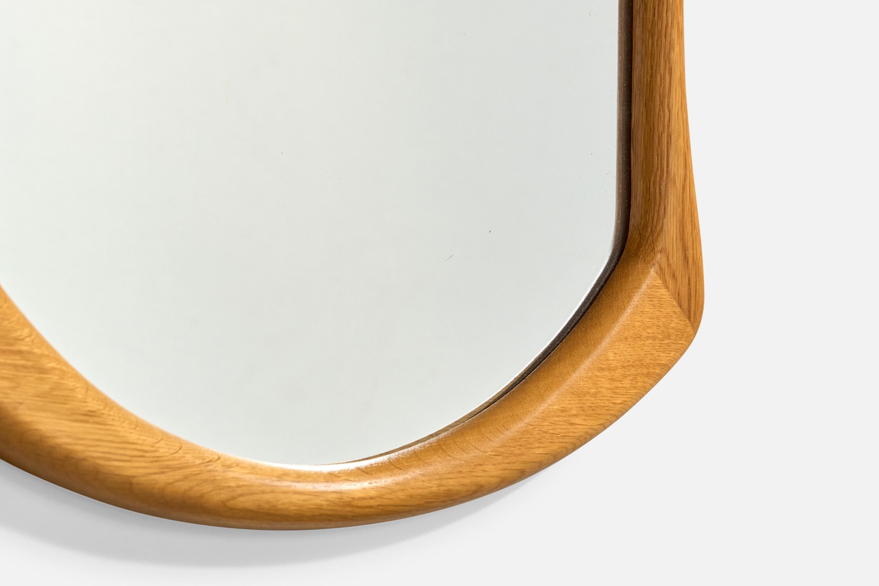Fröseke, miroir mural, Oak Oak, Suède, années 1960 Bon état - En vente à High Point, NC