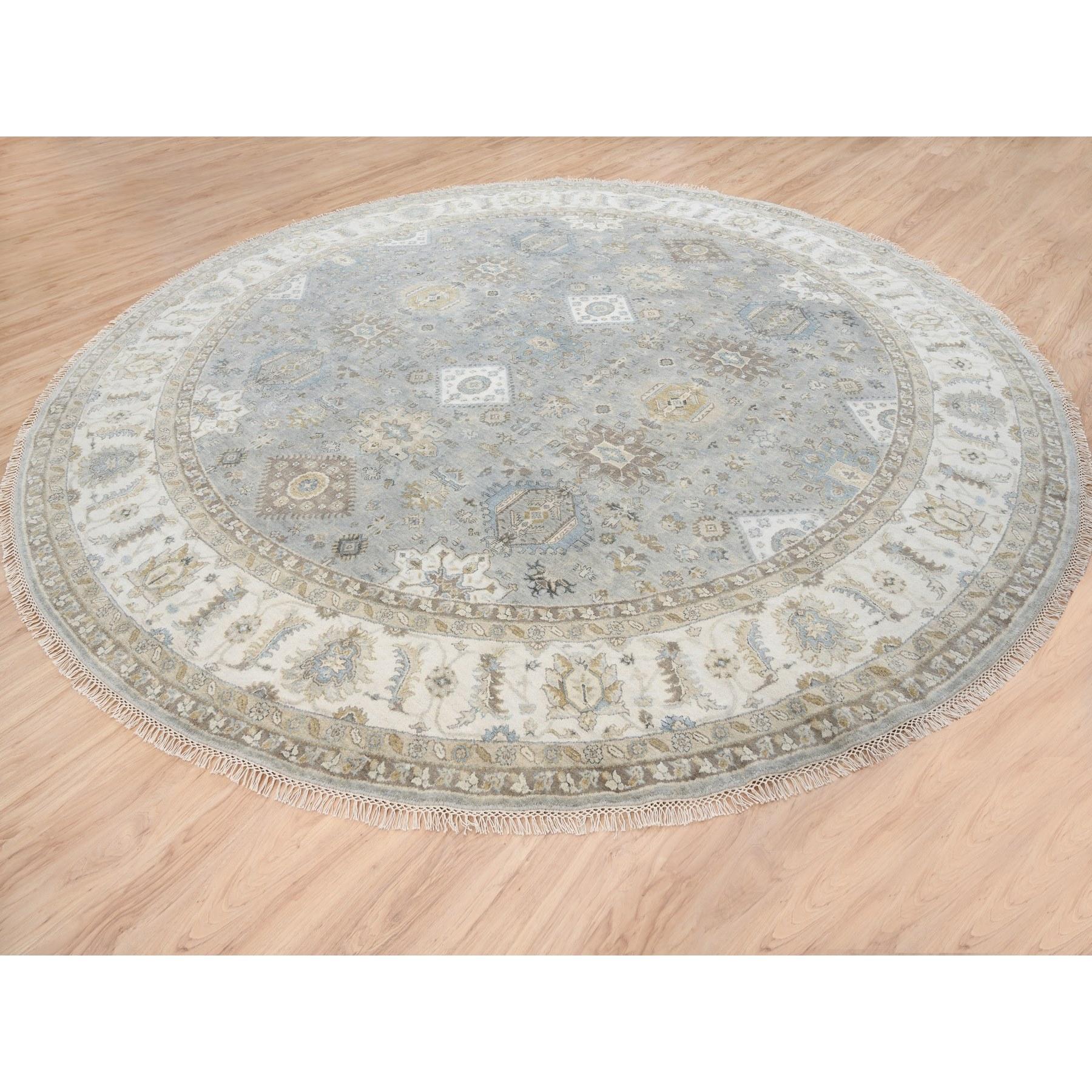 Handgeknüpfter runder Wollteppich in mattiertem grauem Karajeh und geometrischem Design 12' x 12' (Indisch) im Angebot