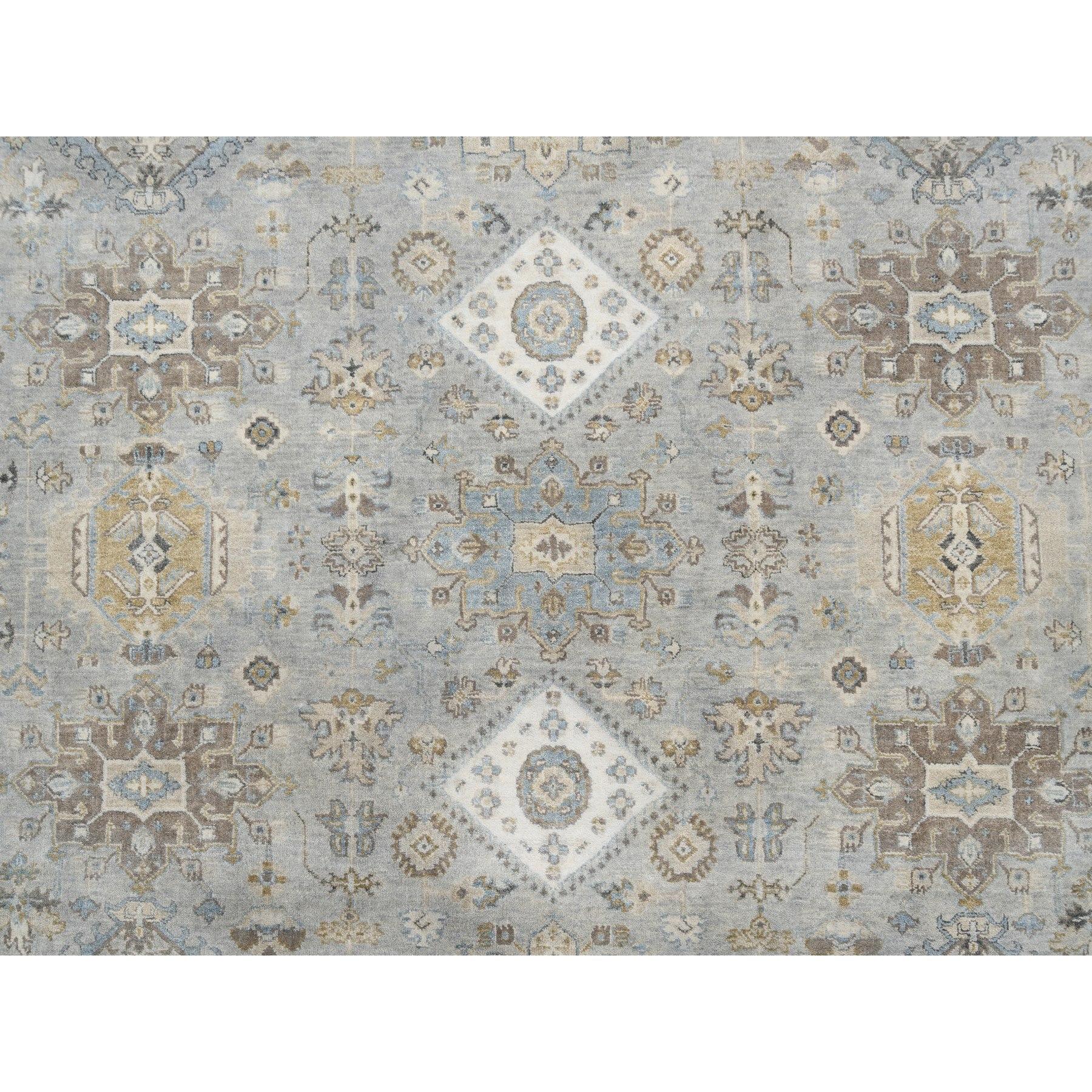 Handgeknüpfter runder Wollteppich in mattiertem grauem Karajeh und geometrischem Design 12' x 12' im Angebot 2