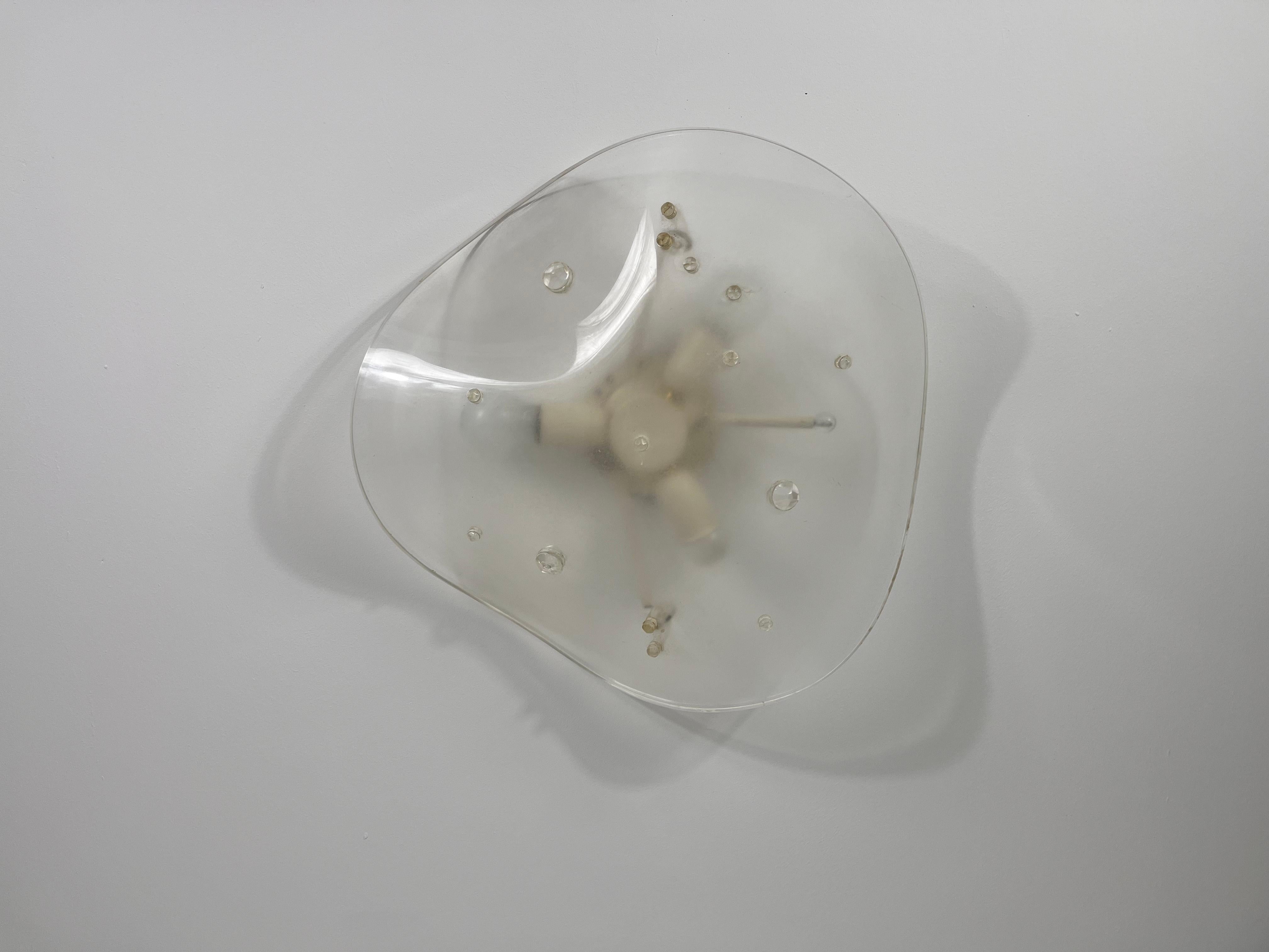 Frosted Acrylic Glass Wall Lamp or Flush Mount, Italy, 1960s In Good Condition For Sale In Hagenbach, DE