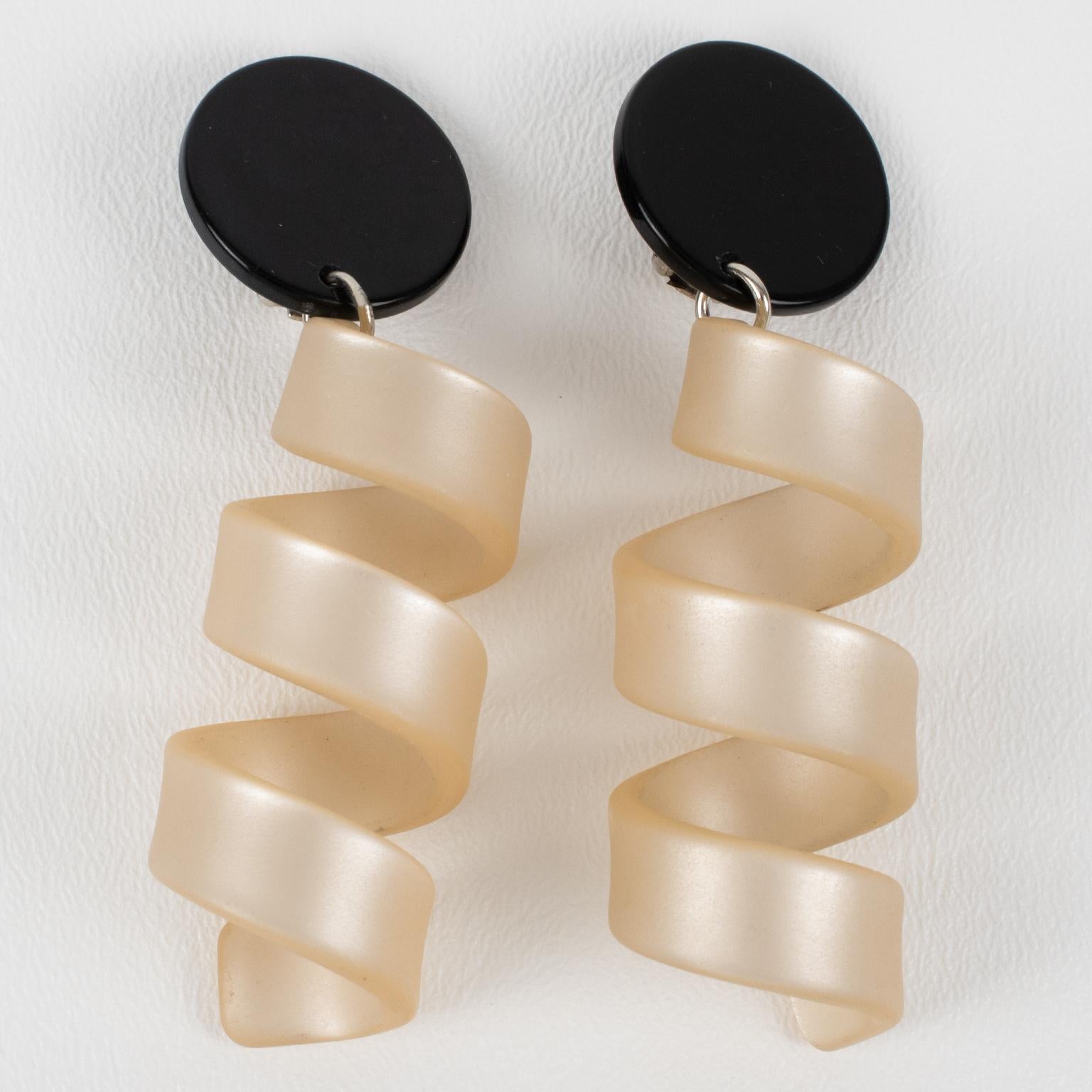 Modernist Frosted Beige Nude and Black Lucite Dangle Coiled Clip Earrings For Sale