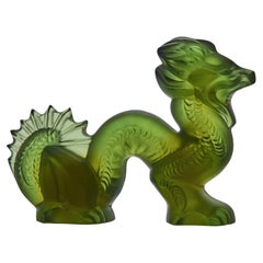 Verre coloré dépoli intitulé "Oriental Green Dragon" par Marc Lalique