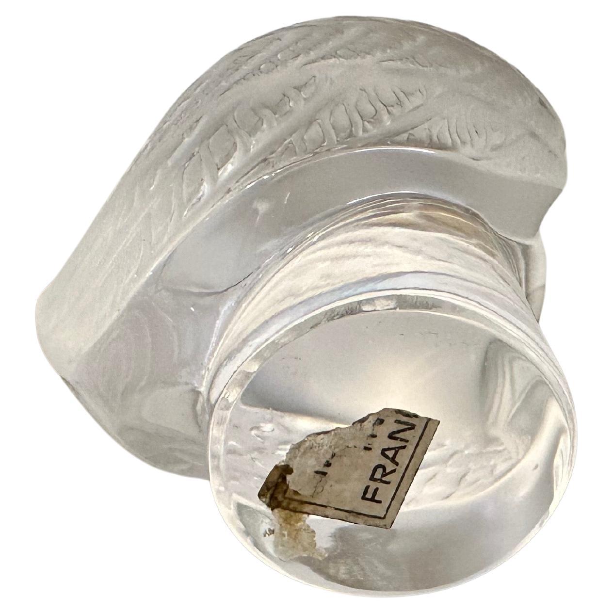 Briefbeschwerer mit Eule-Skulptur aus mattiertem Kristall von Lalique of France im Angebot 7