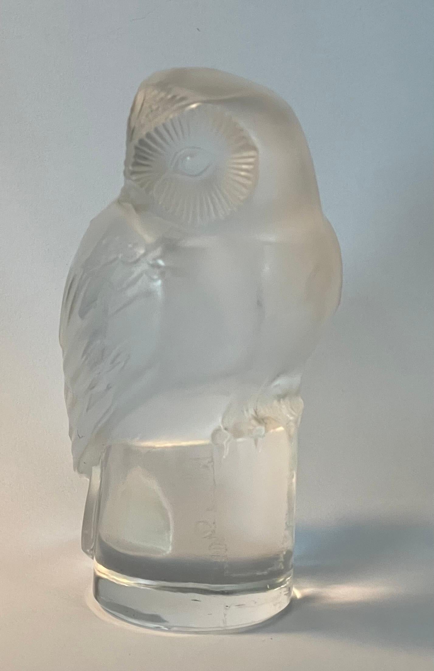 A beautiful frosted crystal owl sculpture paperweight by Lalique of France, circa 1990s. This gorgeous piece is in very good vintage condition with no chips or cracks and measures 2