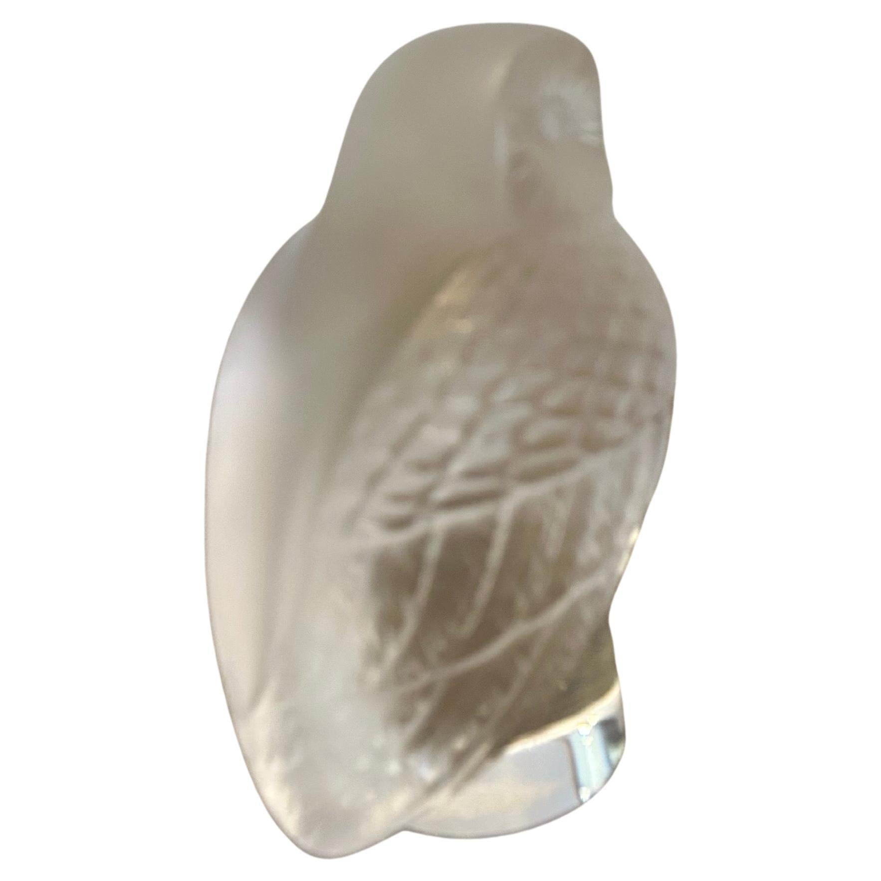 Briefbeschwerer mit Eule-Skulptur aus mattiertem Kristall von Lalique of France im Angebot 2