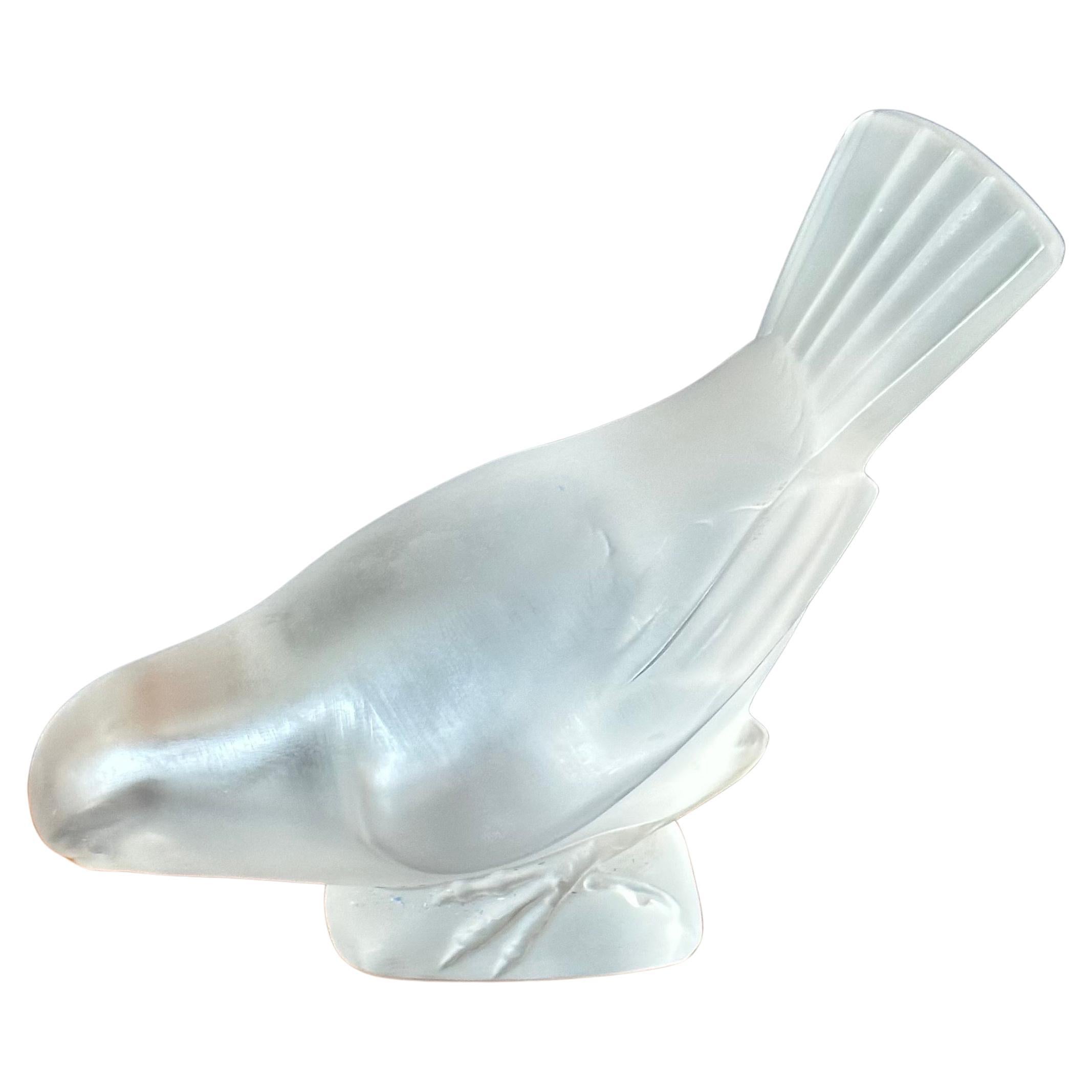 Gorgeous frosted crystal sparrow / bird sculpture by Lalique of France, circa 1980s. The bird is in very good vintage condition with no chips or cracks and measure 5